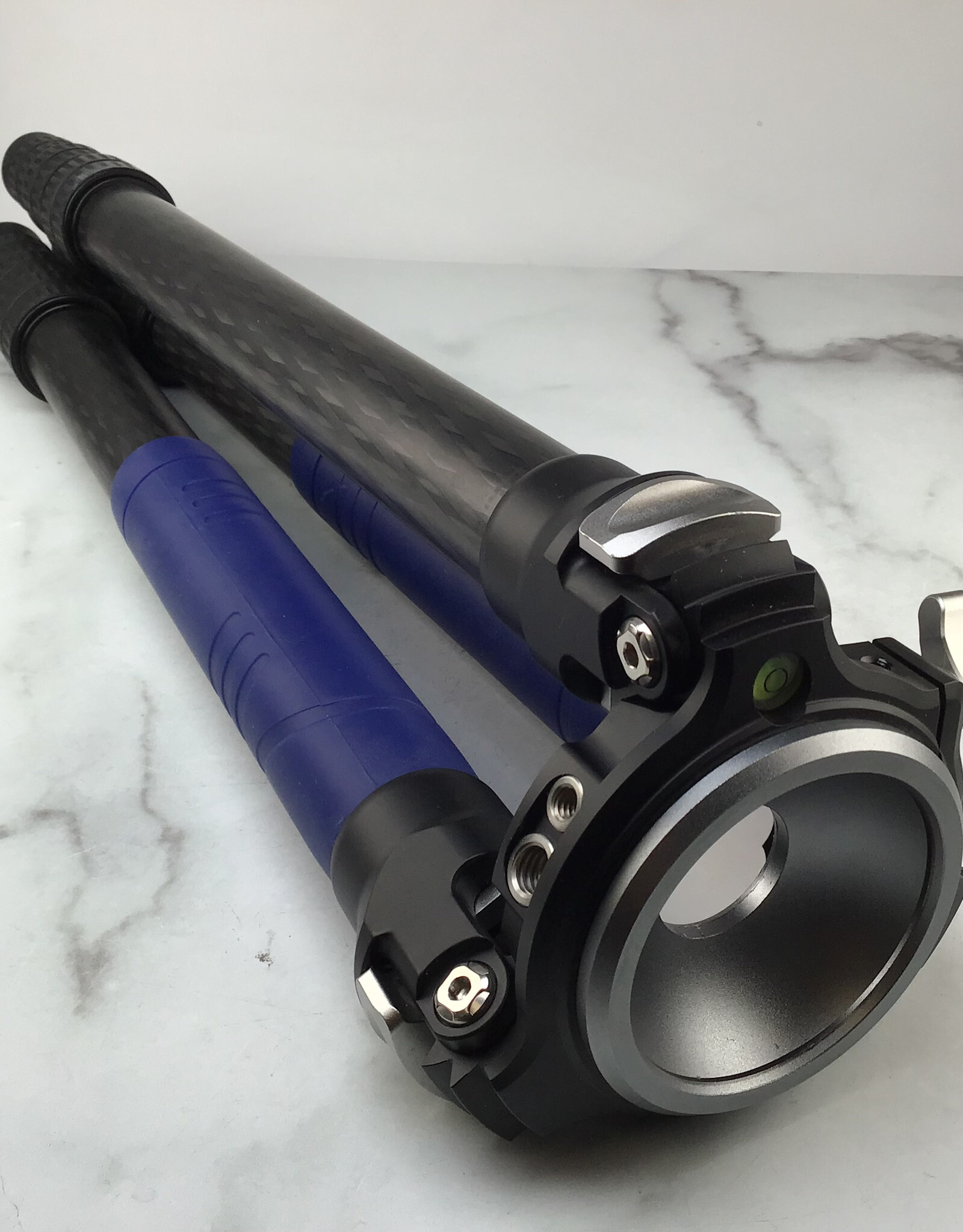 Ozen OZEN 6CF3 75mm Carbon Fiber Tripod Used Good