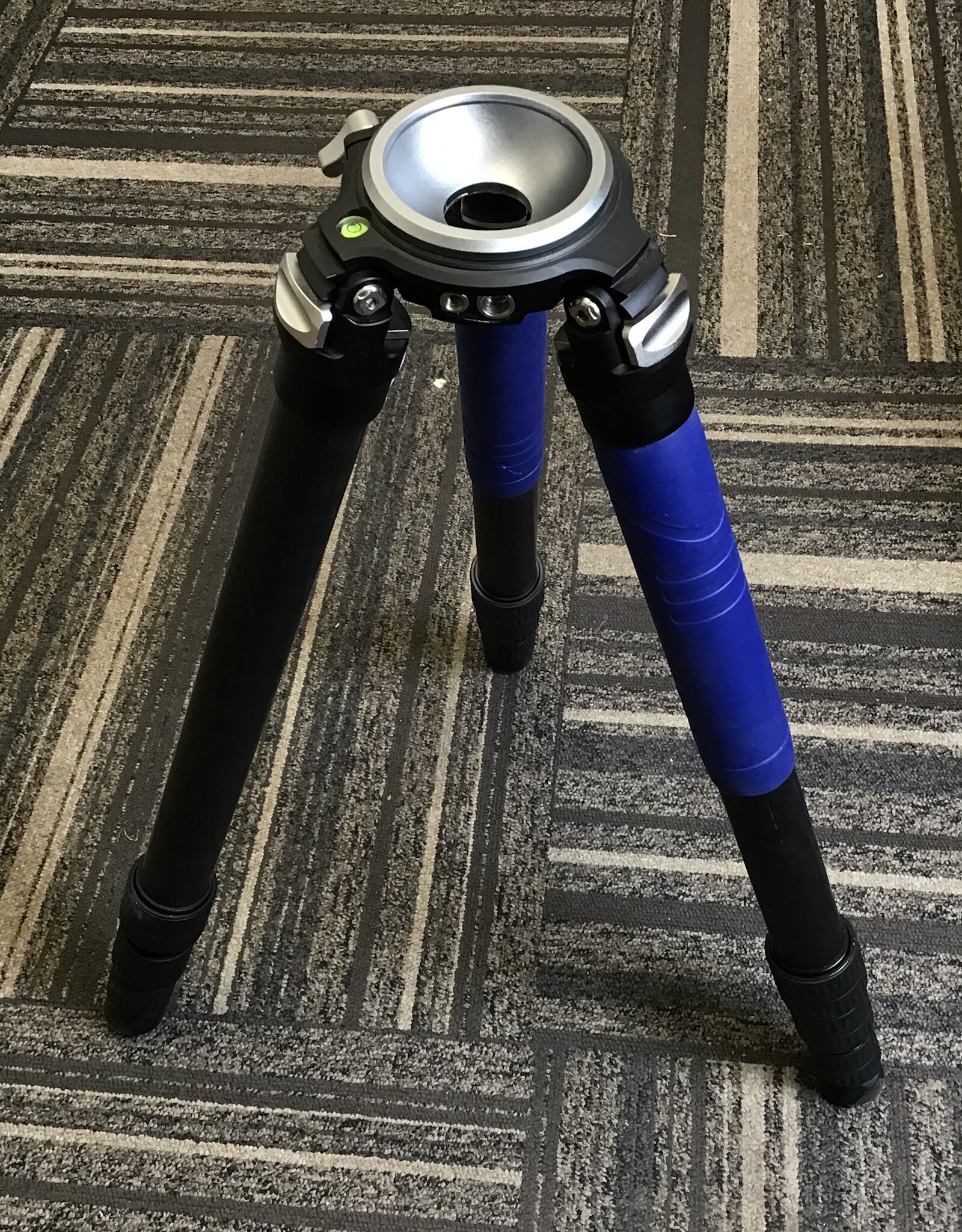 Ozen OZEN 6CF3 75mm Carbon Fiber Tripod Used Good