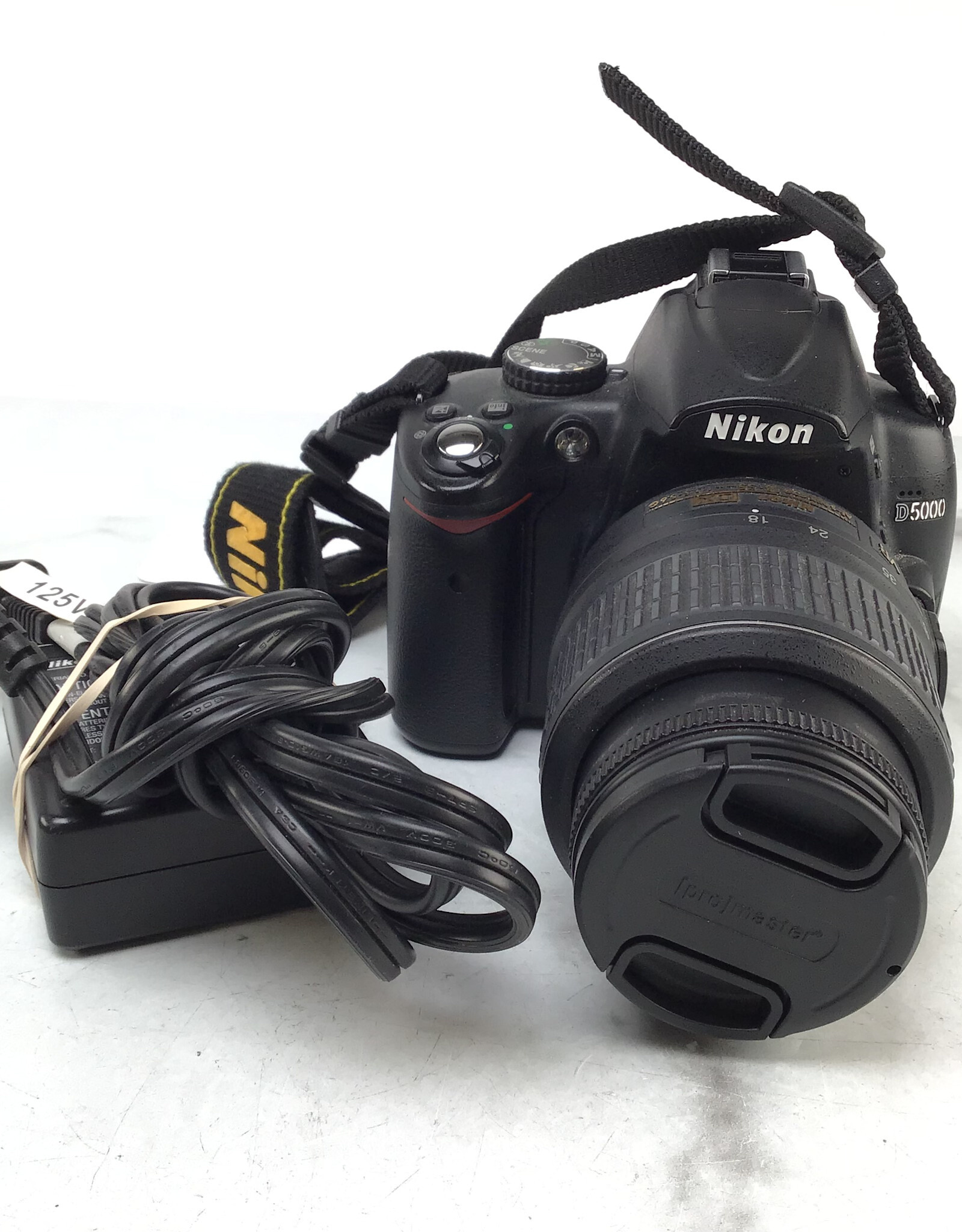 NIKON Nikon D5000 Camera w/ 18-55mm Used Good