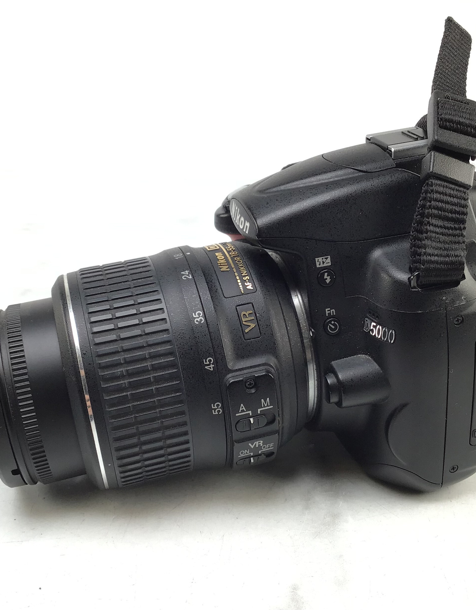 NIKON Nikon D5000 Camera w/ 18-55mm Used Good