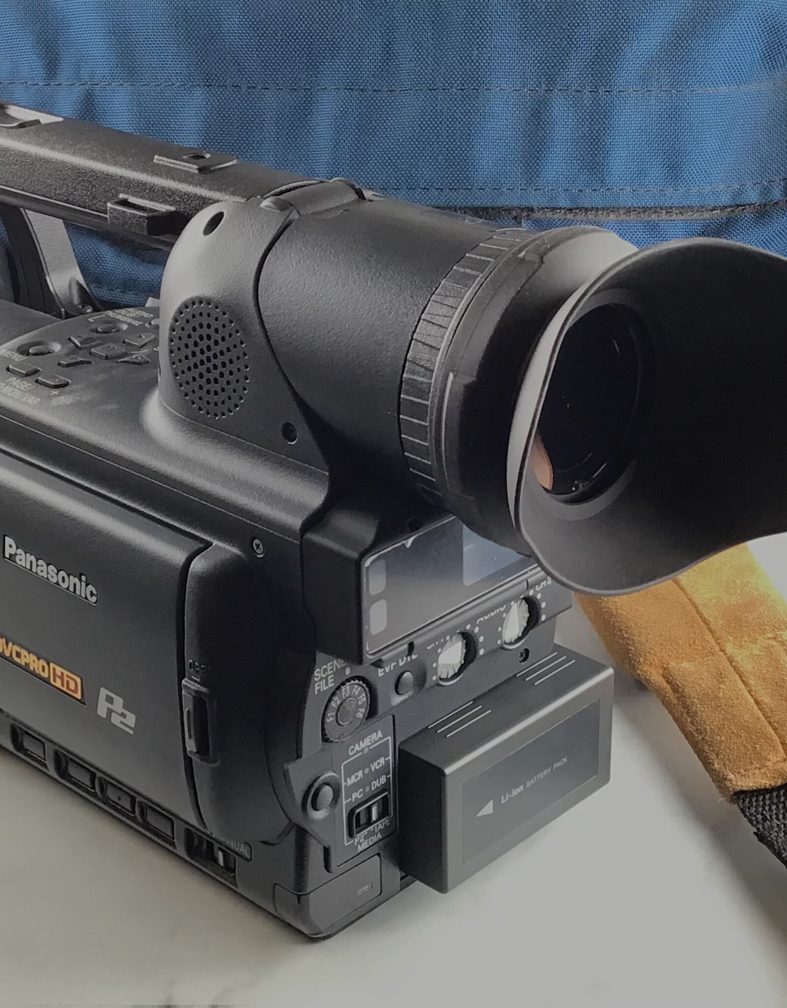 PANASONIC Panasonic AG-HVX205A Camcorder Outfit 23 Hours Used Good