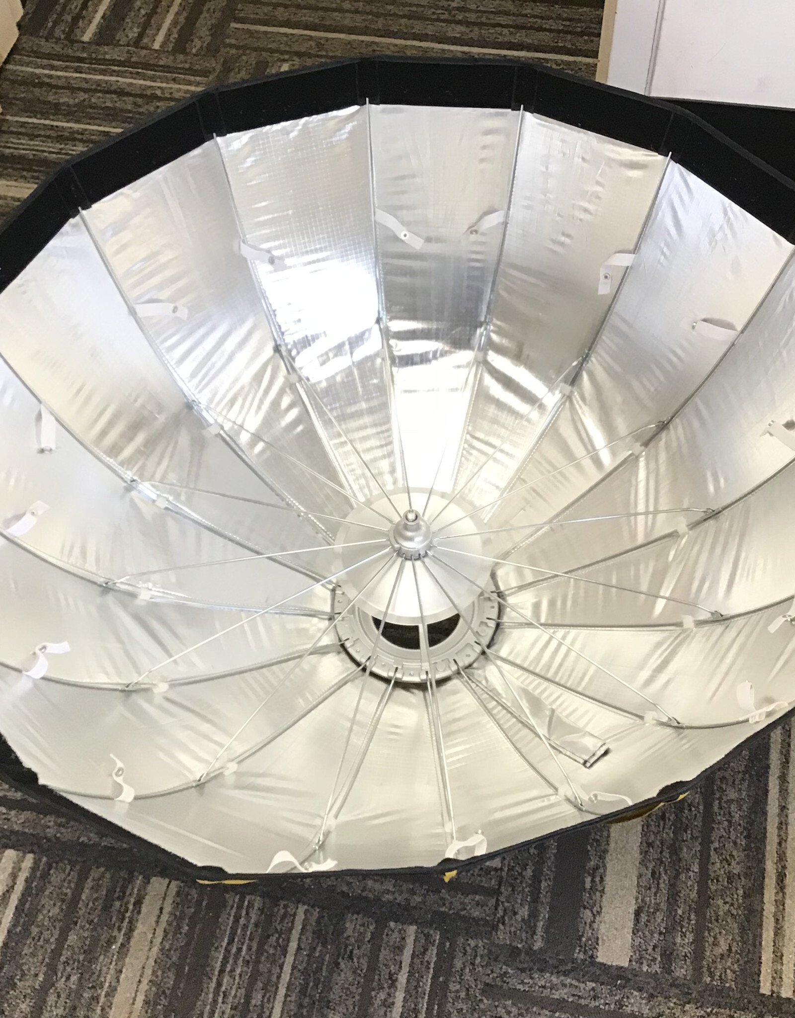 Glow Glow EZ Lock 34" Beauty Dish Collapsible Bowens Mount Used Good