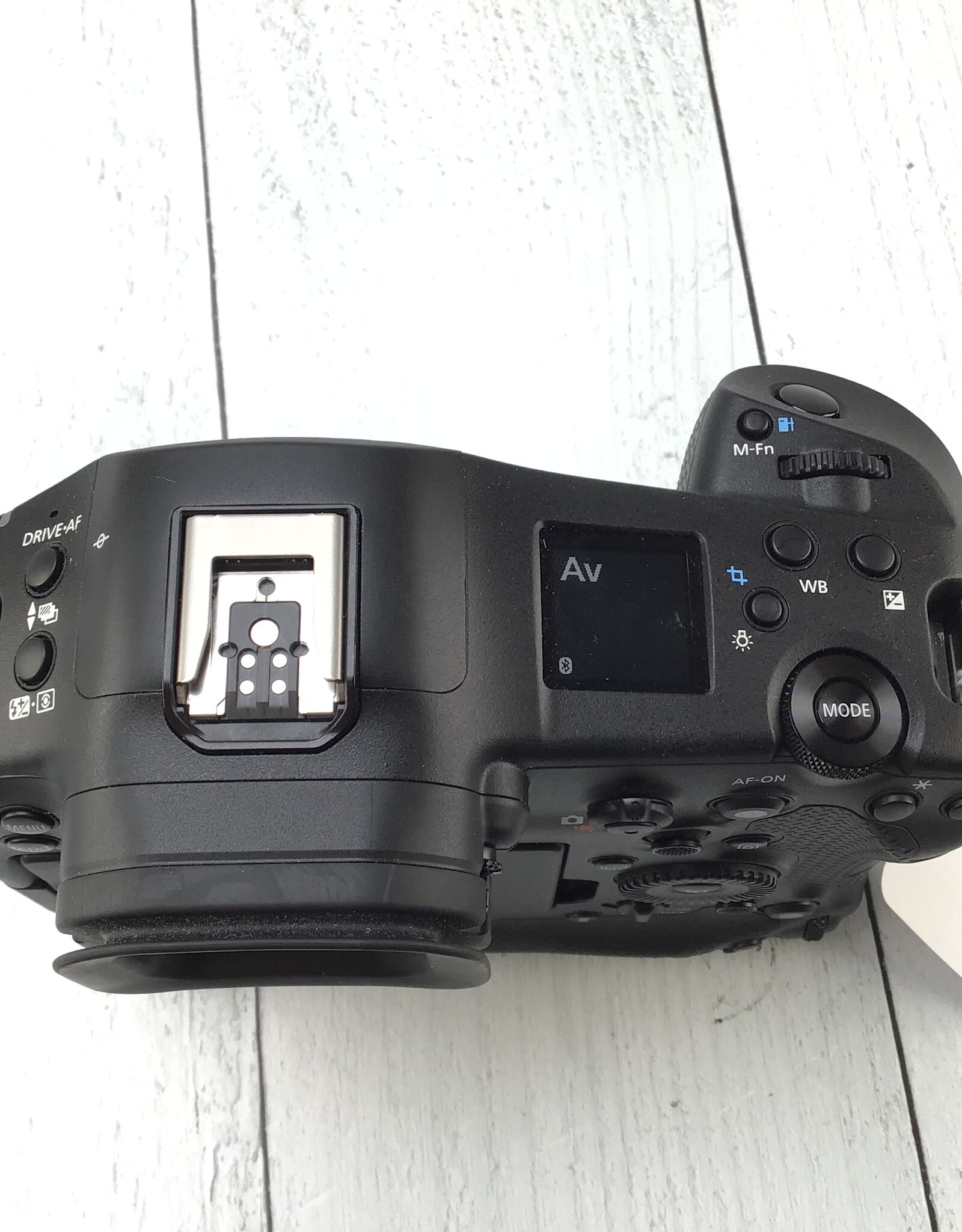 CANON Canon R1 Camera Body Shutter Count 4000 No Charger Used Good