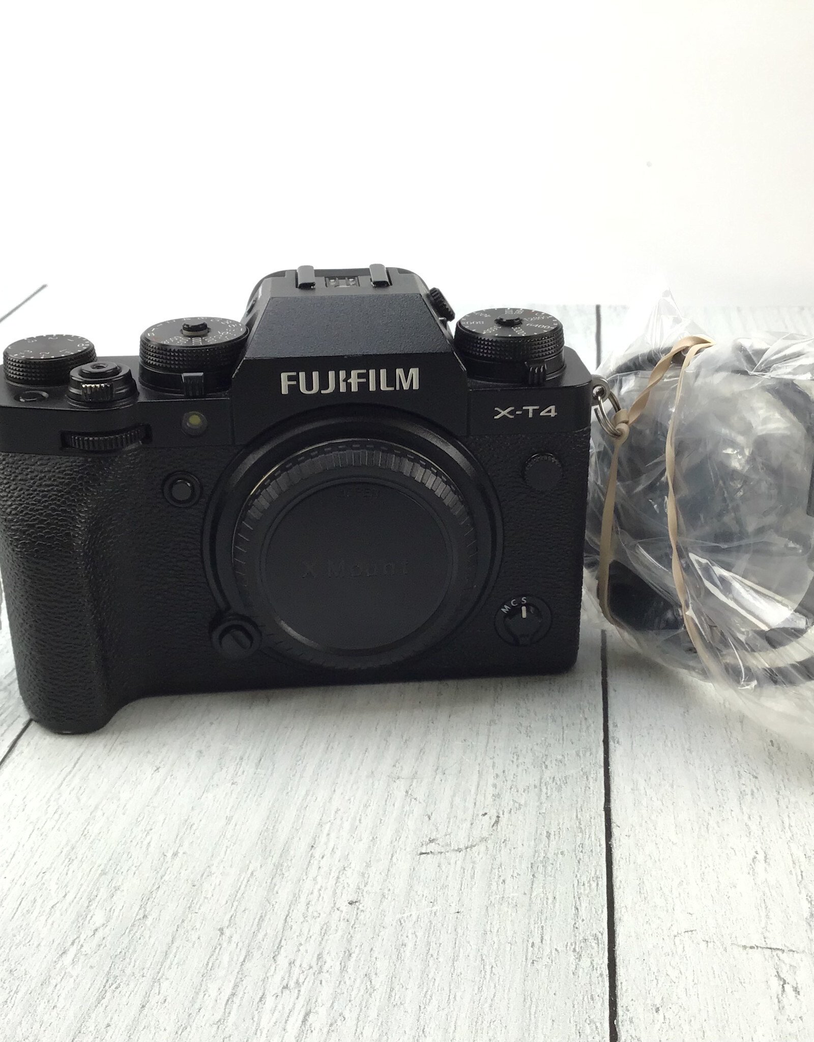 FUJI Fuji X-T4 Camera Body Black Used Good
