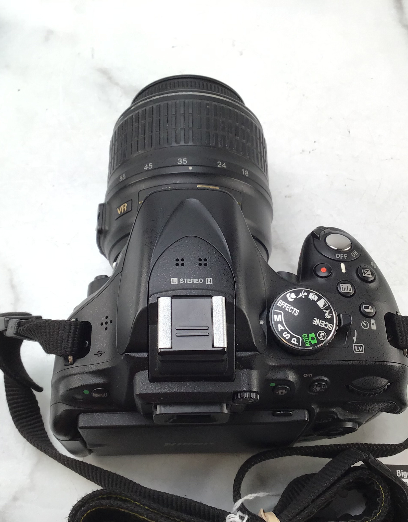 NIKON Nikon D5200 Camera w/ 18-55mm Used Good