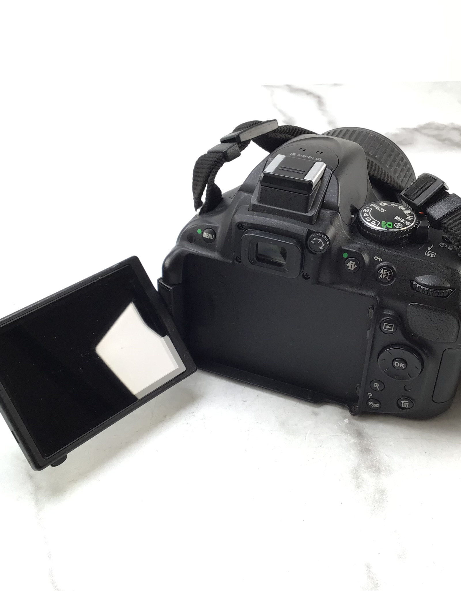 NIKON Nikon D5200 Camera w/ 18-55mm Used Good