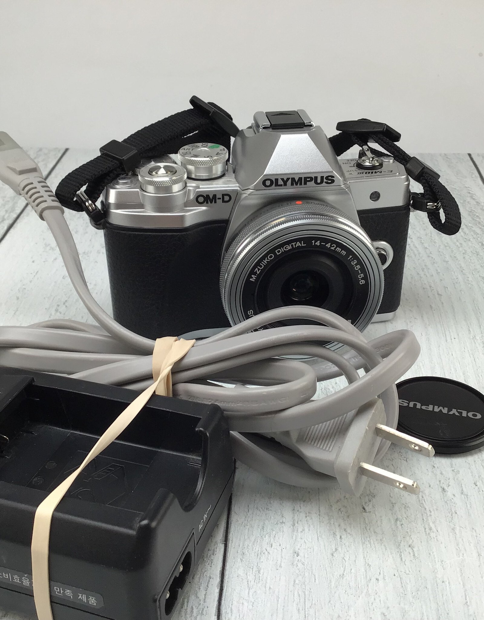 OLYMPUS Olympus OM-D E-M10 III Camera w/ 14-42mm Used Good