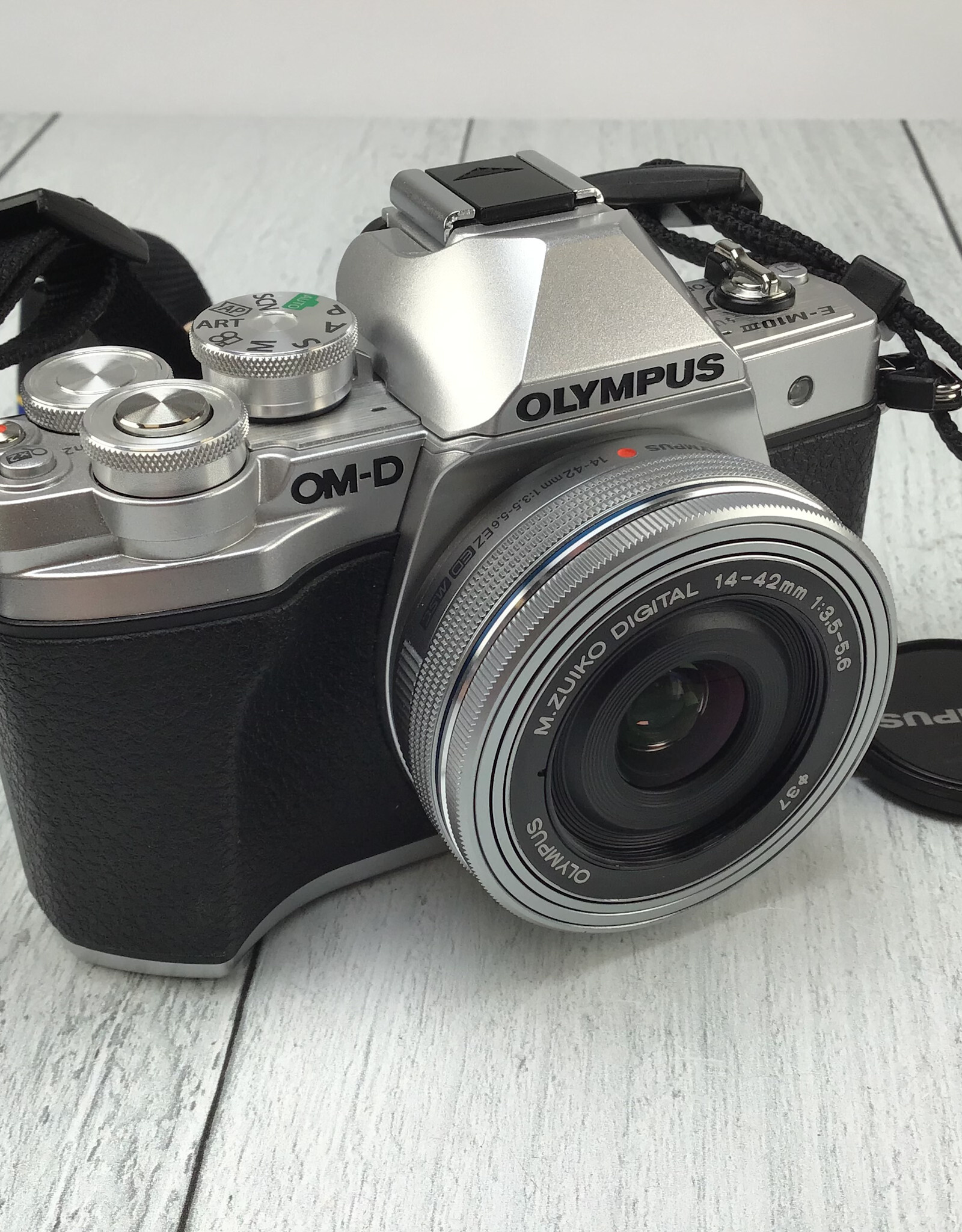 OLYMPUS Olympus OM-D E-M10 III Camera w/ 14-42mm Used Good