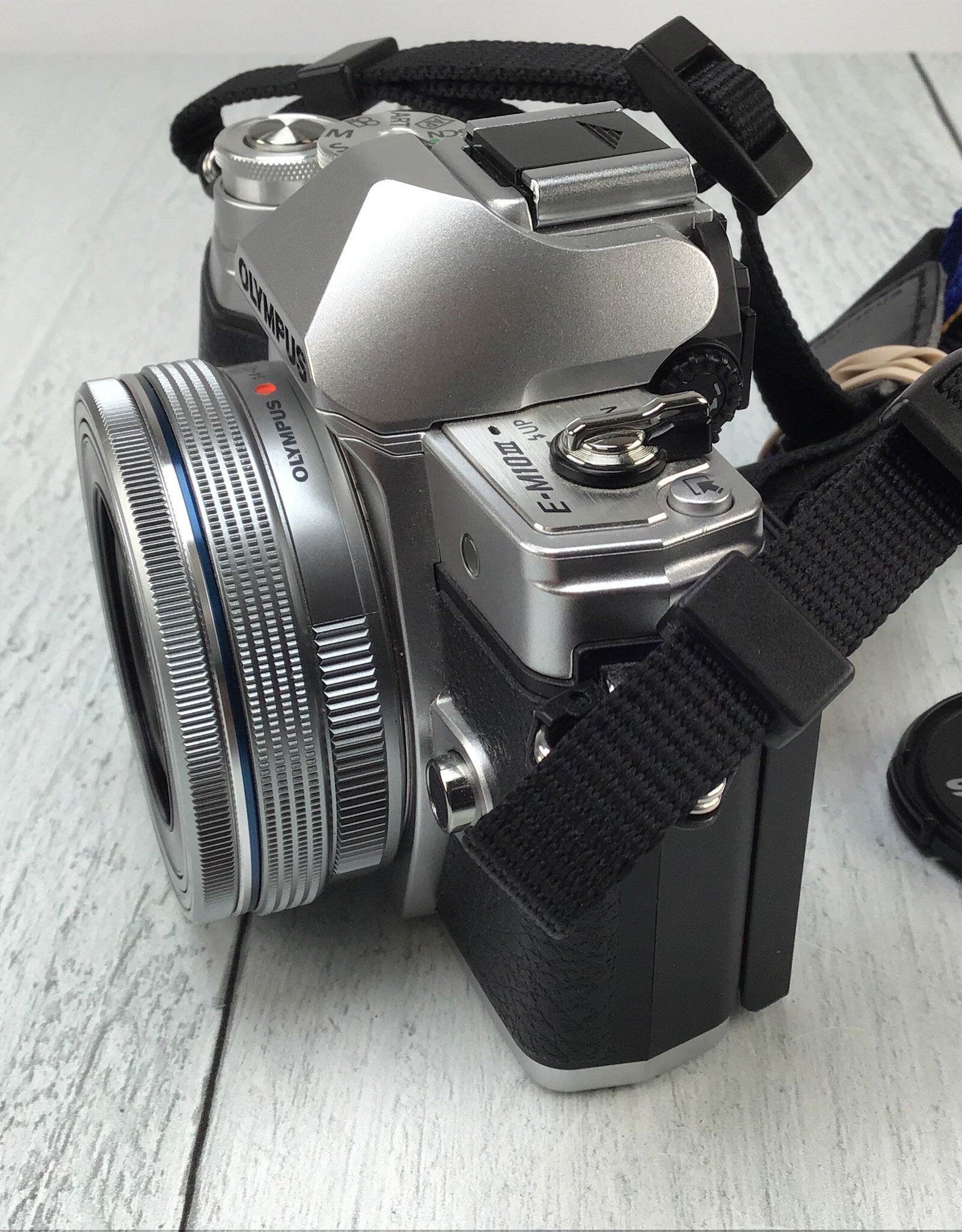 OLYMPUS Olympus OM-D E-M10 III Camera w/ 14-42mm Used Good