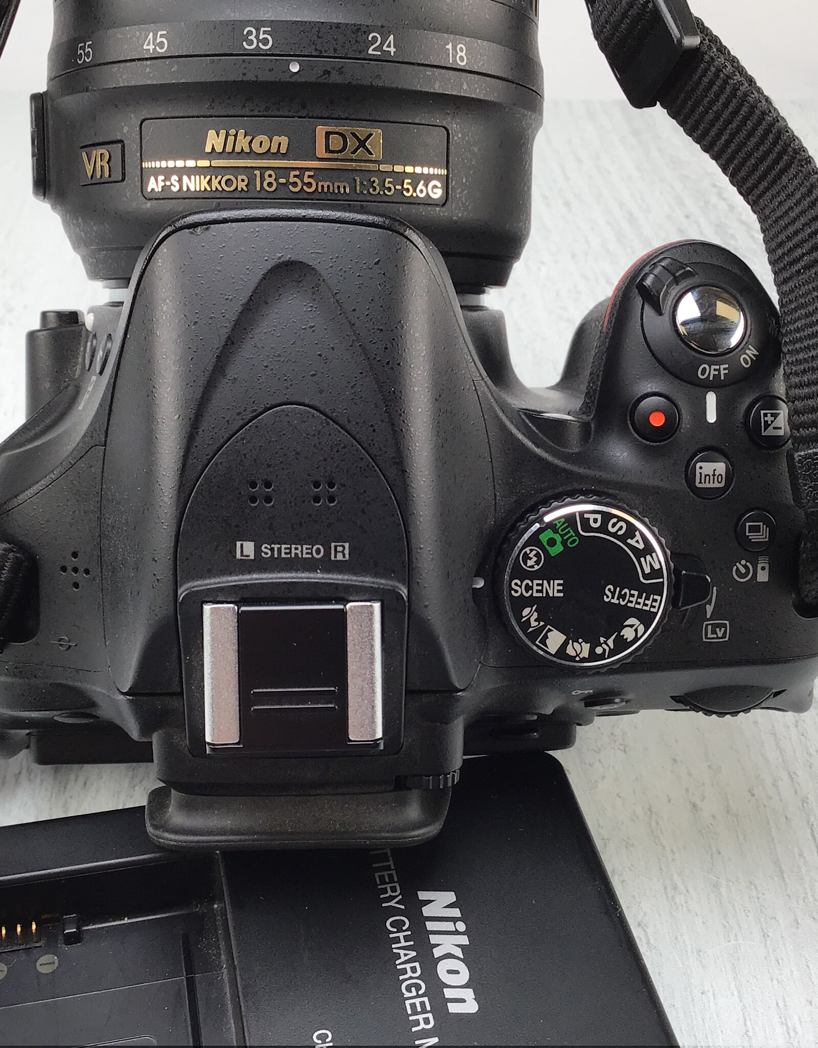 NIKON Nikon D5200 Camera w/ 18-55mm Used Good