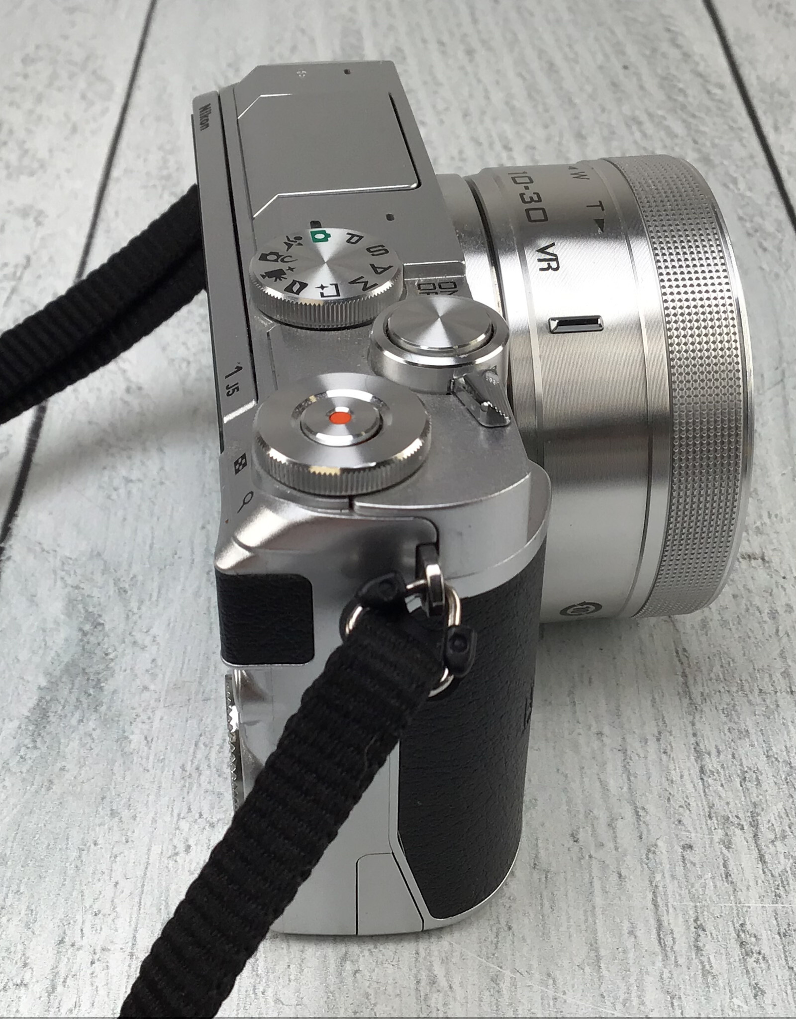 NIKON Nikon 1 J5 Camera w/ 10-30mm No Charger Used Fair