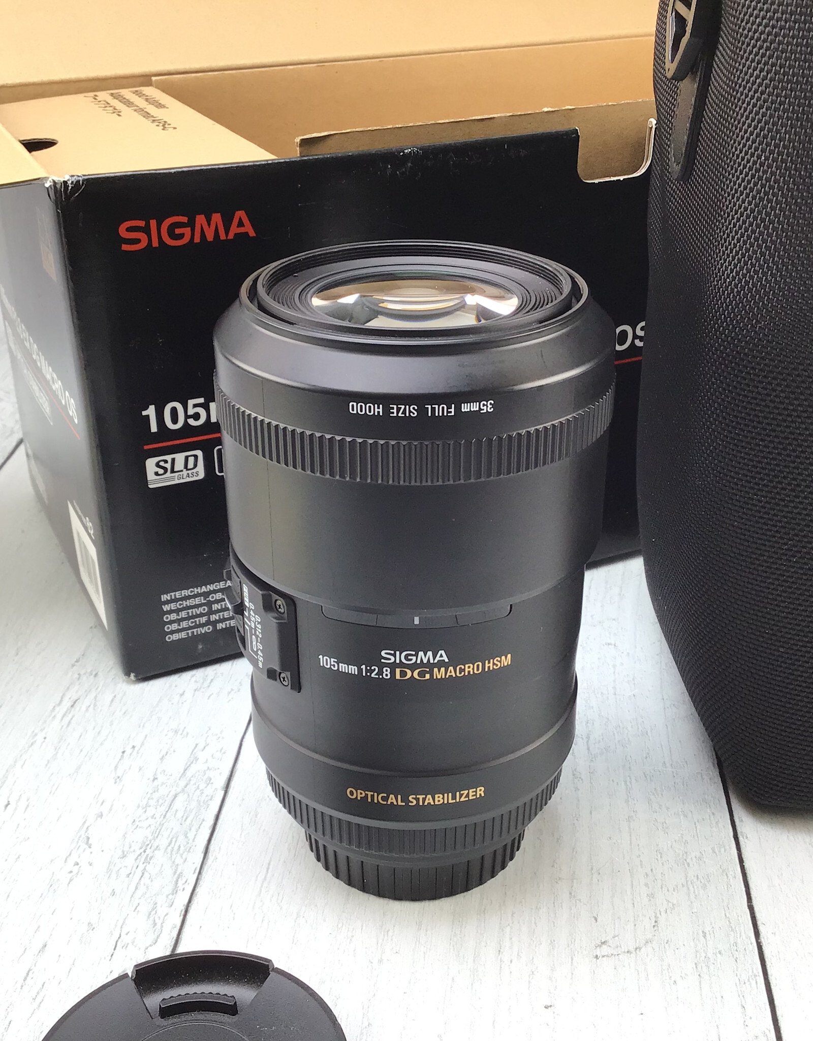 CANON Sigma 105mm f2.8 EX DG OS Macro Lens for Canon EF in Box Used Good