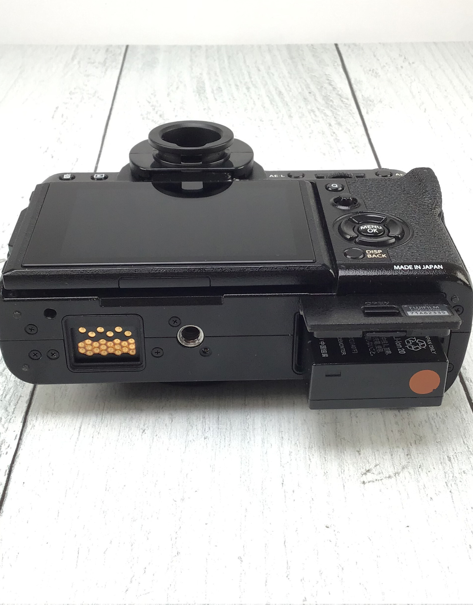 FUJI Fuji X-T2 Camera Body No Charger Used Fair