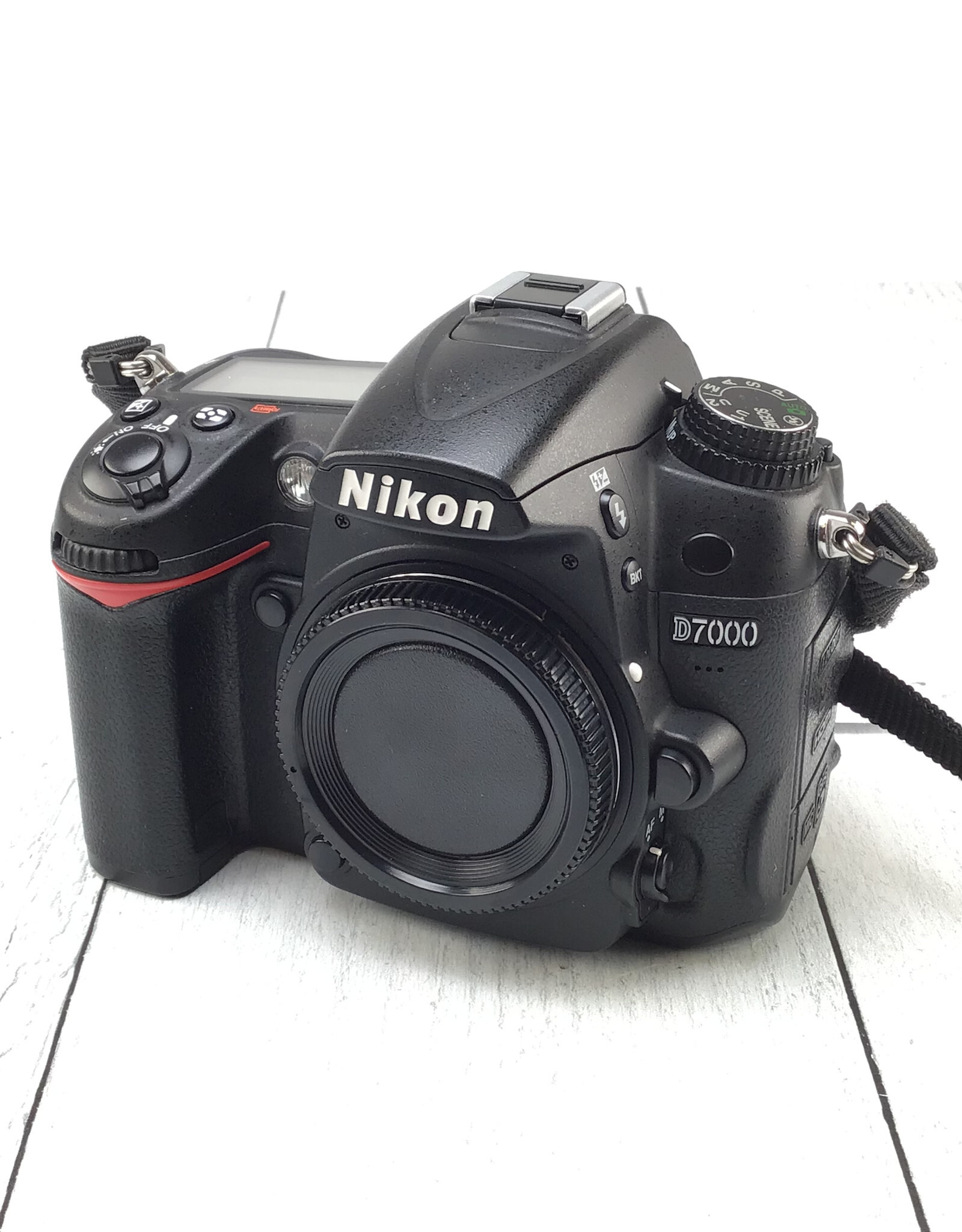 NIKON Nikon D7000 Camera Body No Charger Used Good