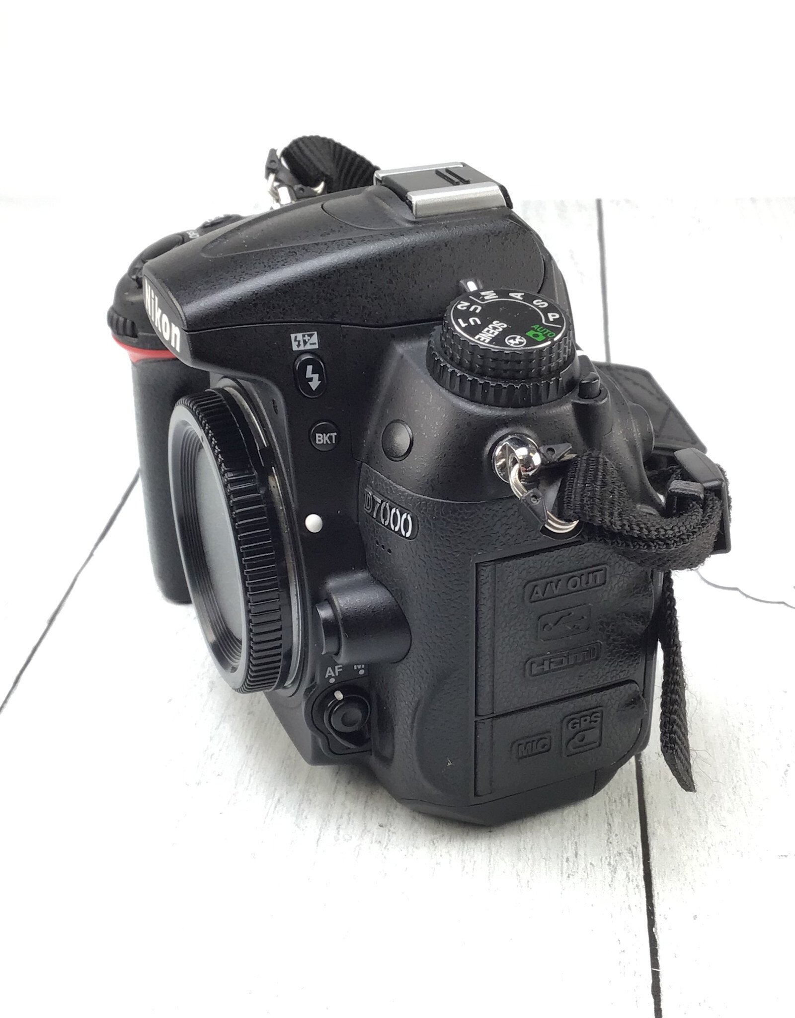 NIKON Nikon D7000 Camera Body No Charger Used Good