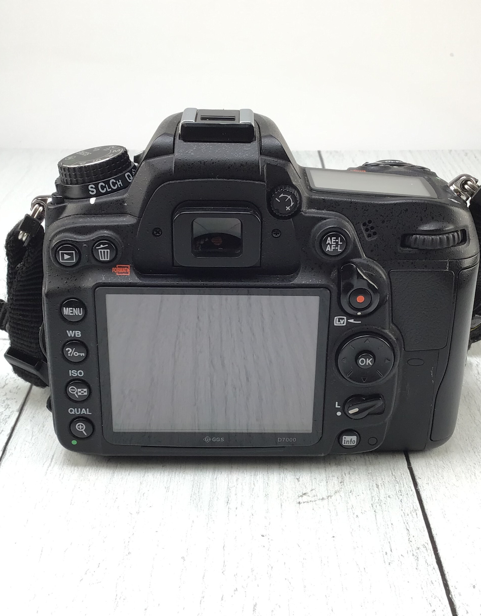 NIKON Nikon D7000 Camera Body No Charger Used Good