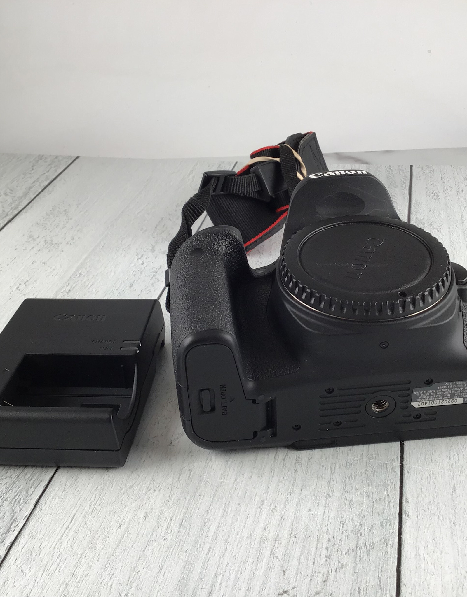 CANON Canon EOS 77D Camera Body Used Good