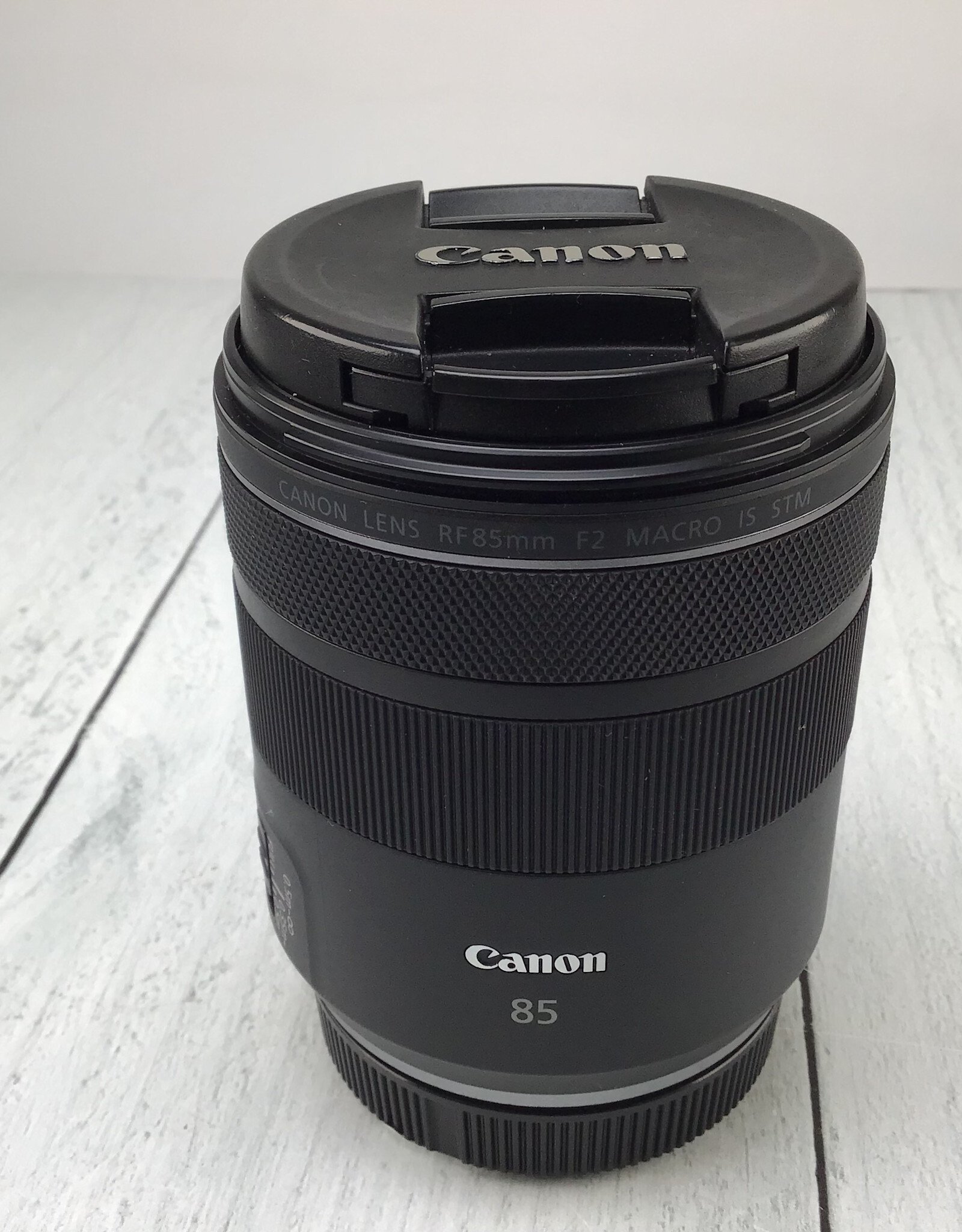 CANON Canon RF 85mm f2 Macro IS STM Lens Used Good