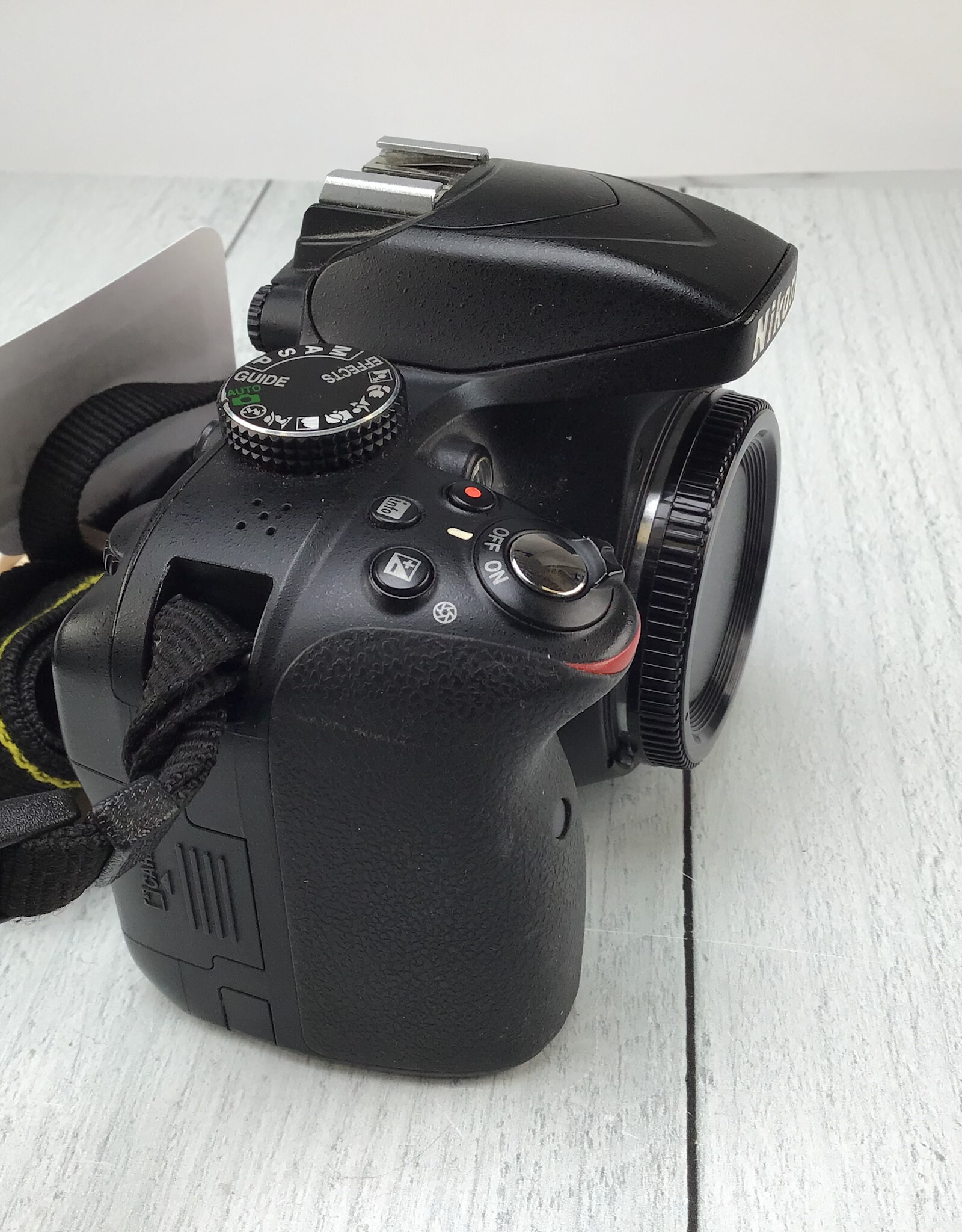 NIKON Nikon D3300 Camera Body No Charger Used Good