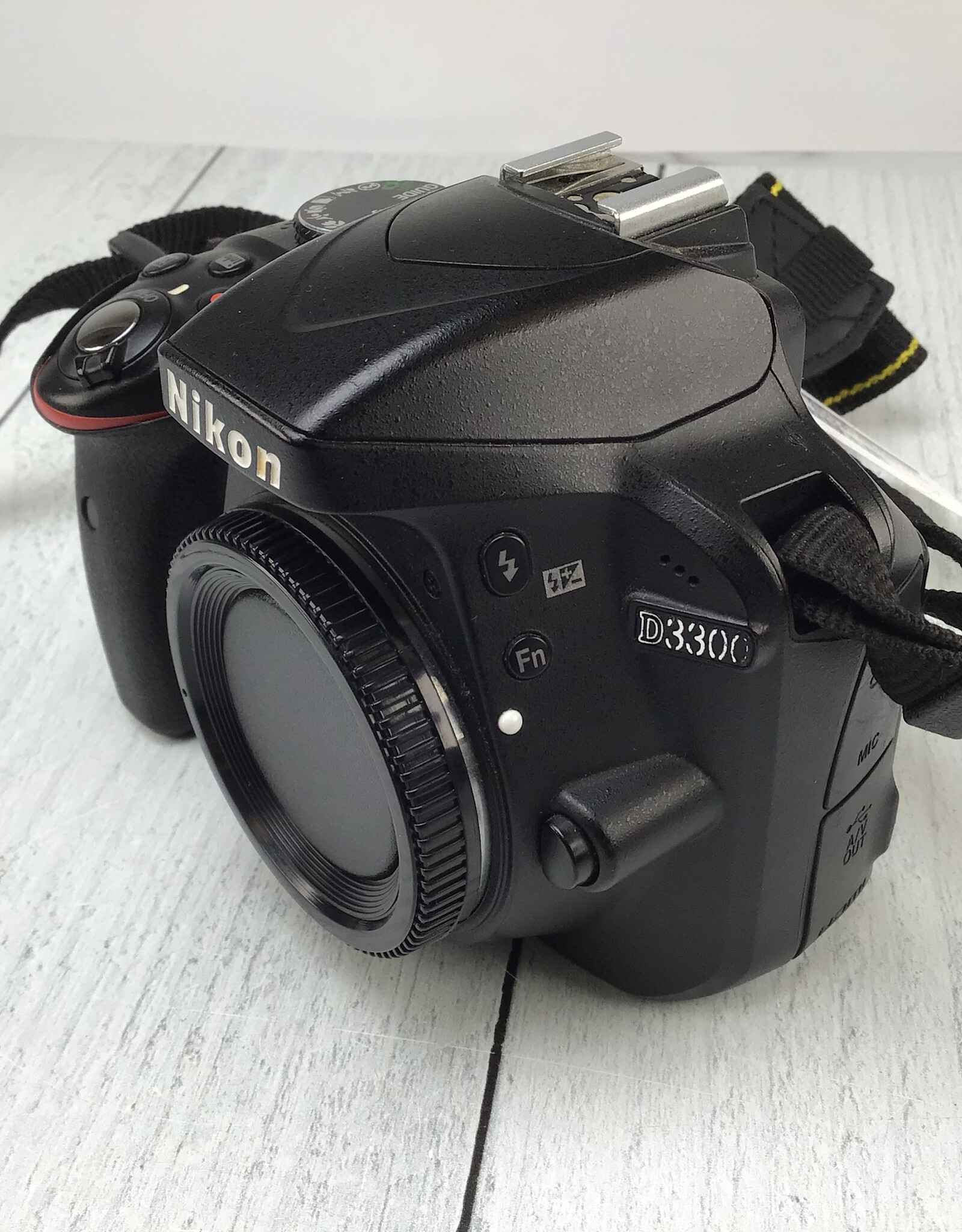 NIKON Nikon D3300 Camera Body No Charger Used Good