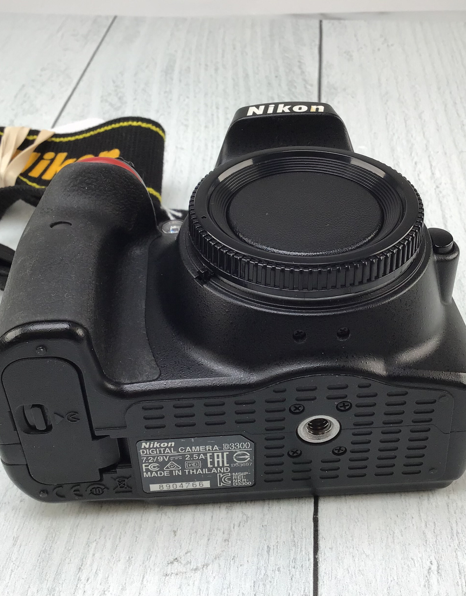 NIKON Nikon D3300 Camera Body No Charger Used Good