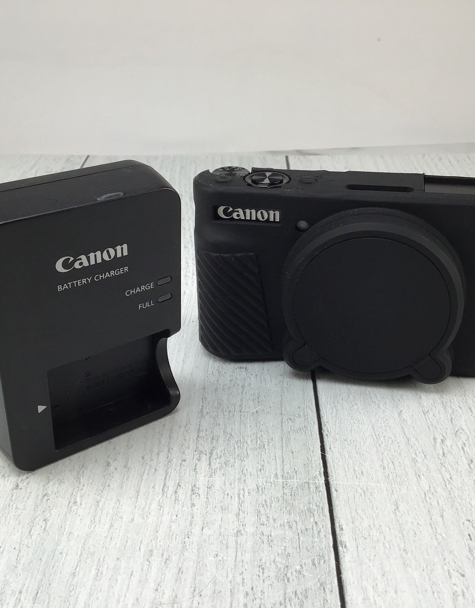 CANON Canon SX740 HS Camera w/ Rubber Cover Used Good