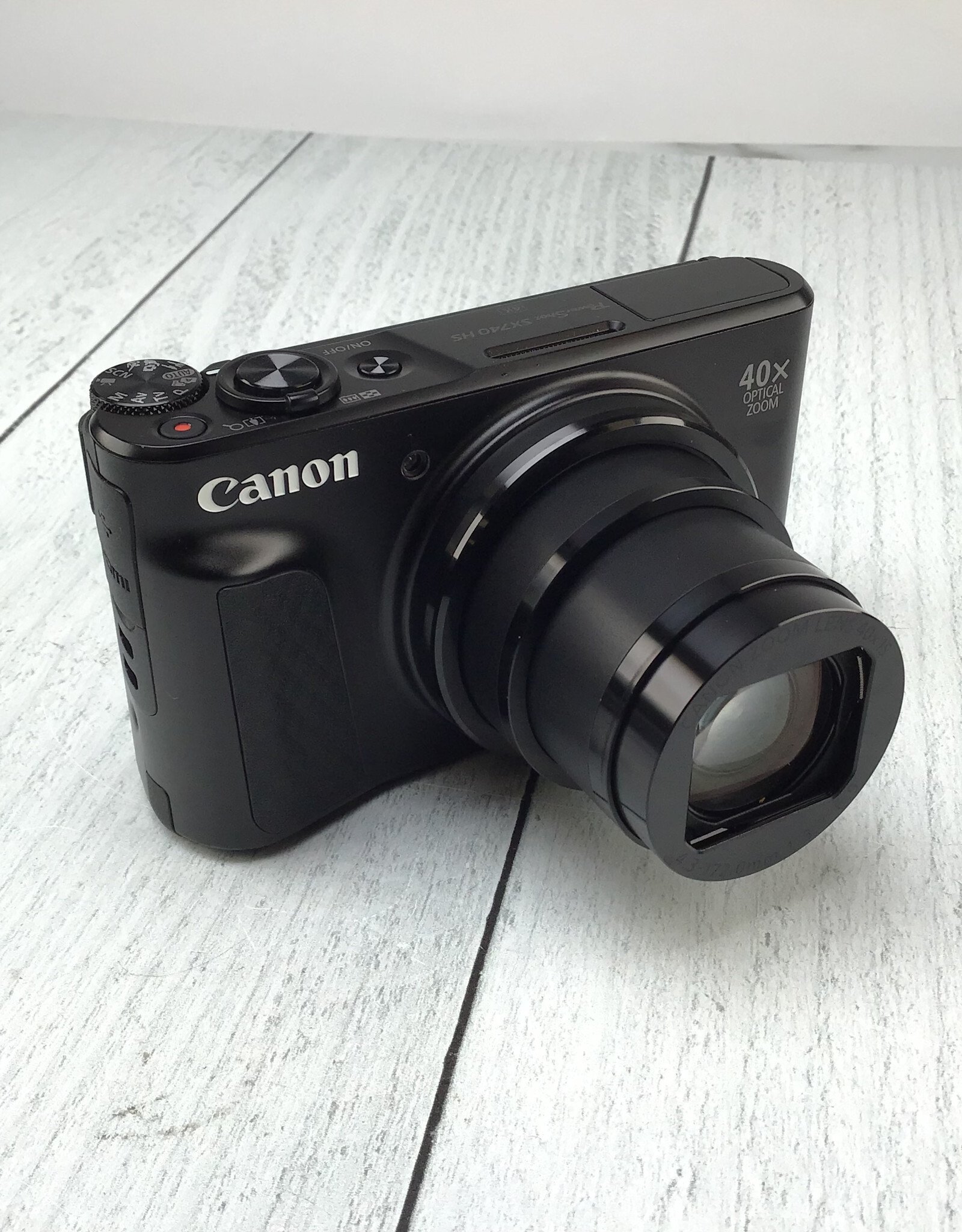 CANON Canon SX740 HS Camera w/ Rubber Cover Used Good