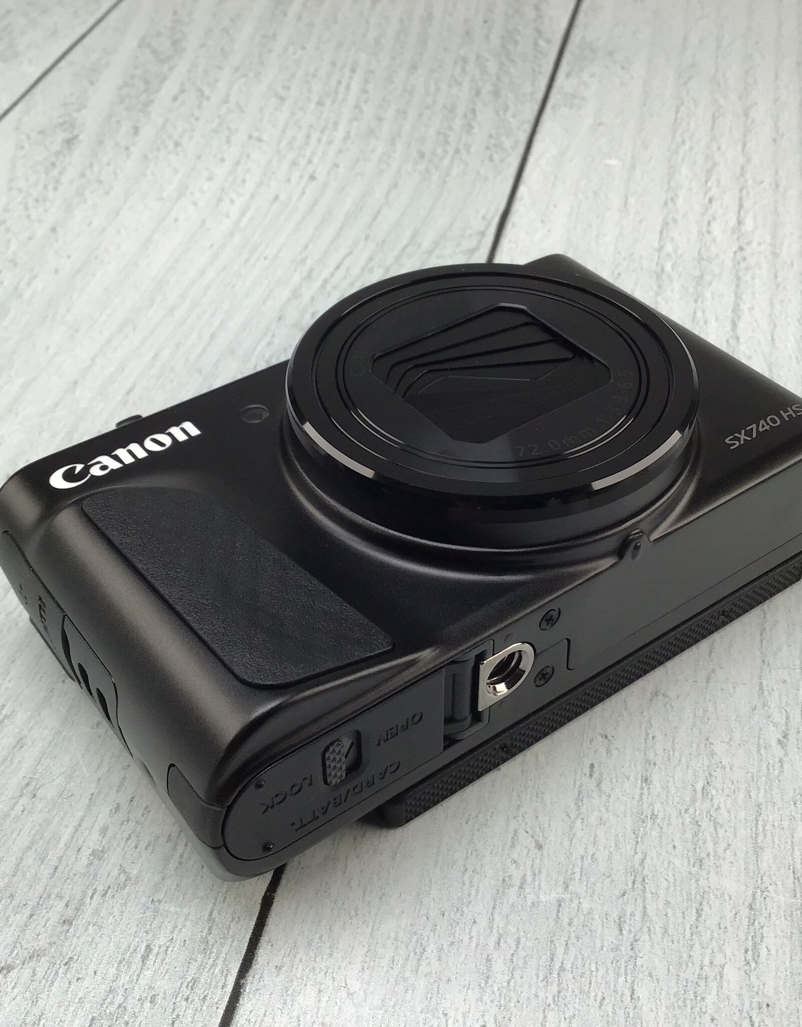 CANON Canon SX740 HS Camera w/ Rubber Cover Used Good