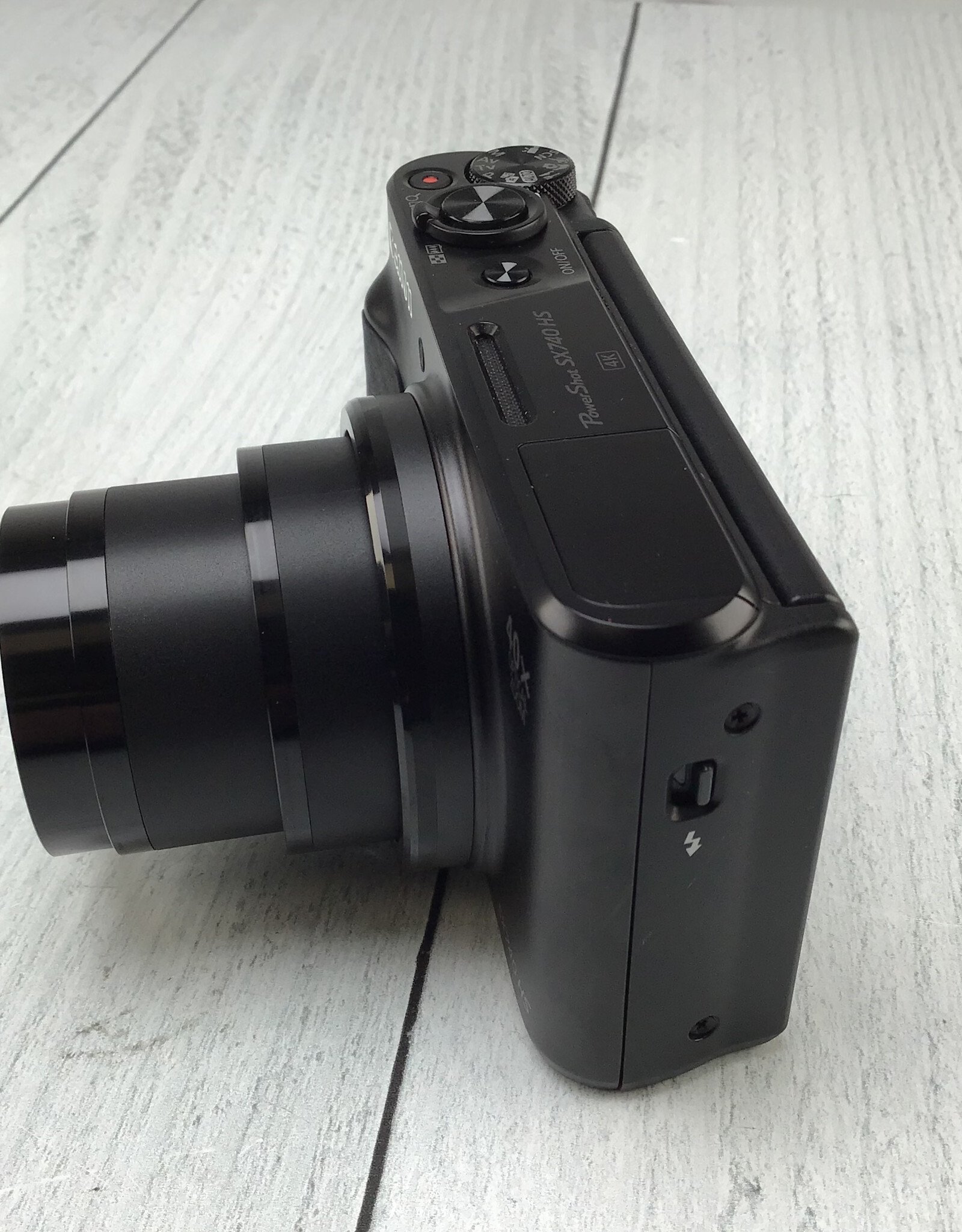 CANON Canon SX740 HS Camera w/ Rubber Cover Used Good