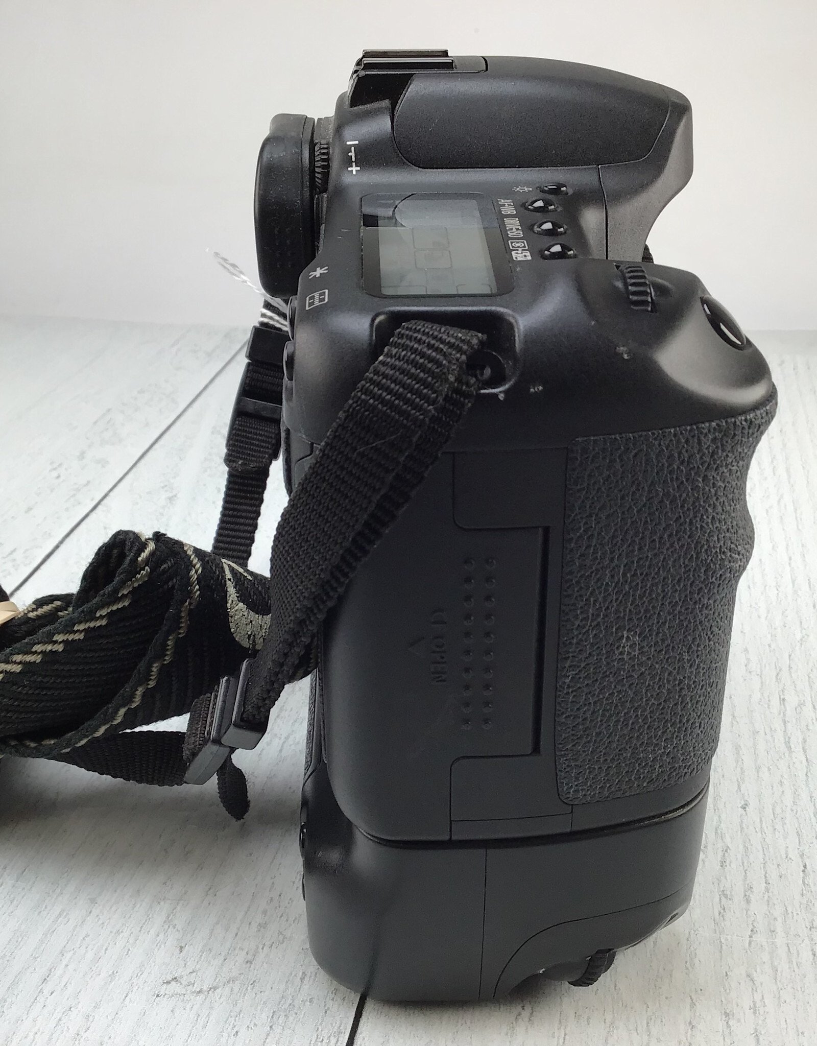 CANON Canon EOS 10D Camera w/ Grip No Charger Used Good