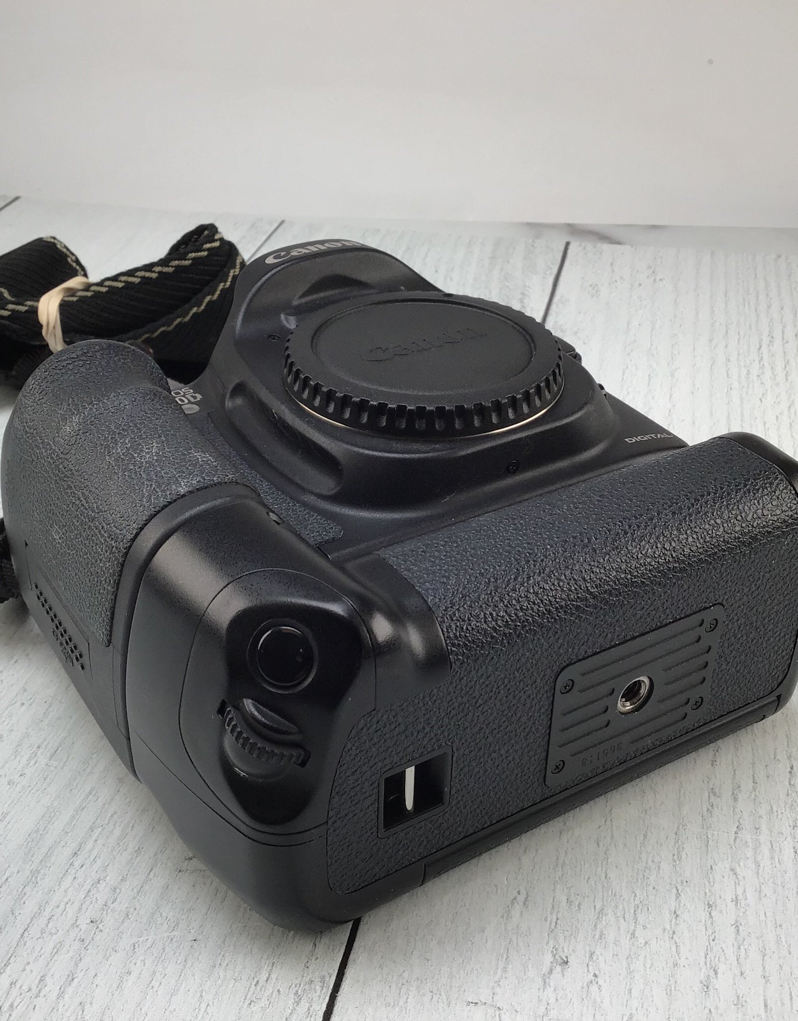 CANON Canon EOS 10D Camera w/ Grip No Charger Used Good