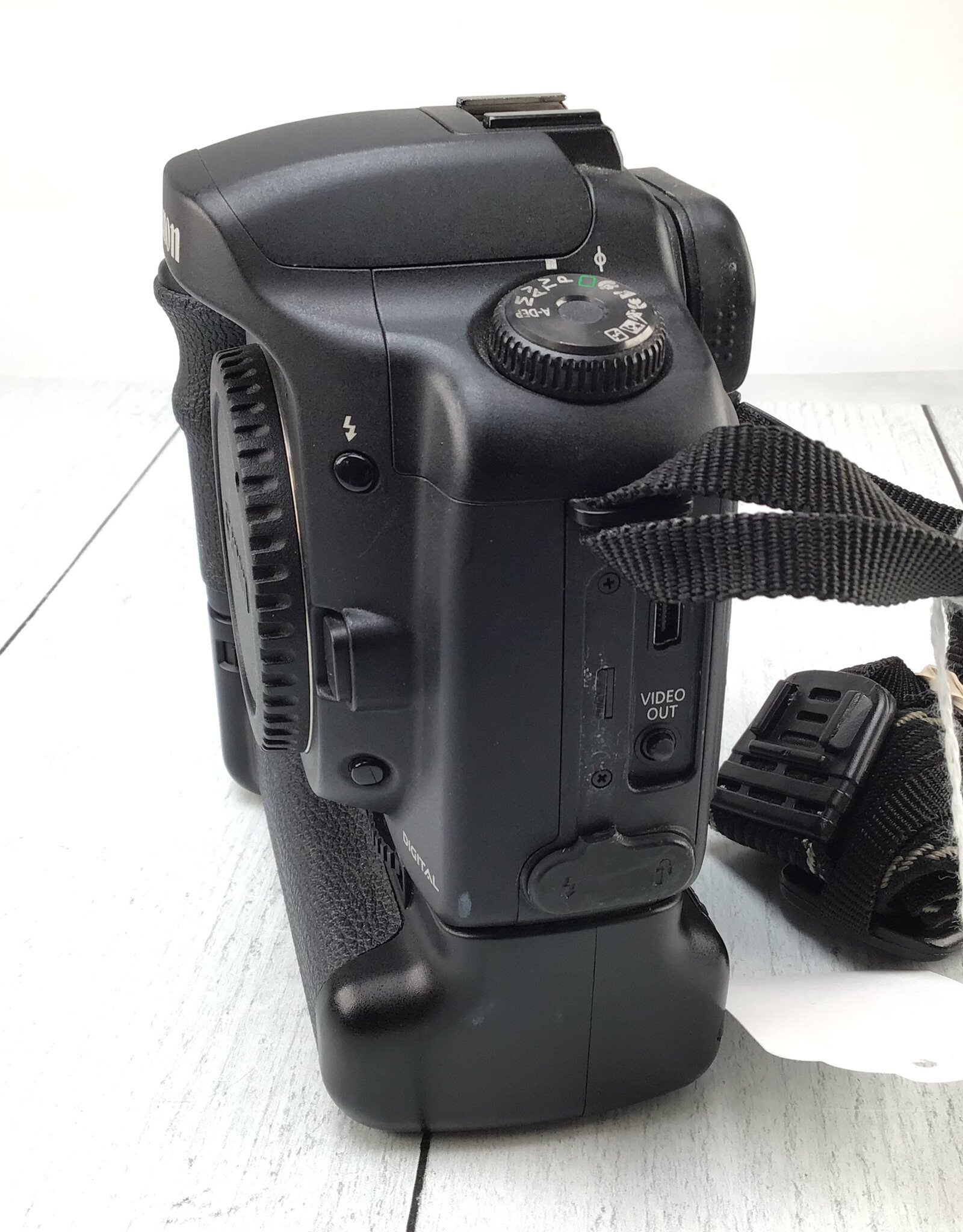 CANON Canon EOS 10D Camera w/ Grip No Charger Used Good