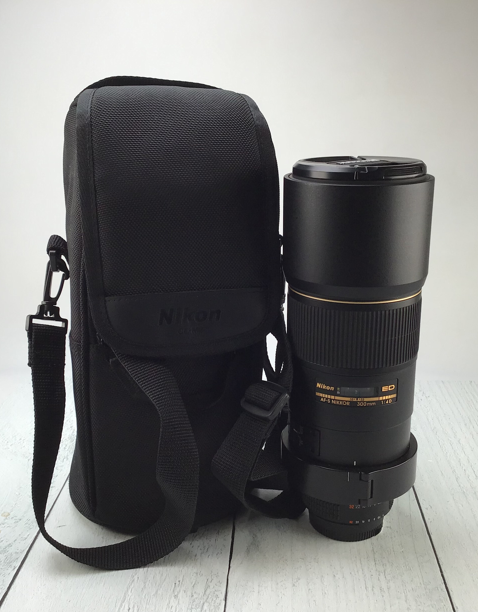 NIKON Nikon ED AF-S Nikkor 300mm f4 D Lens AF Squeaks Used BGN