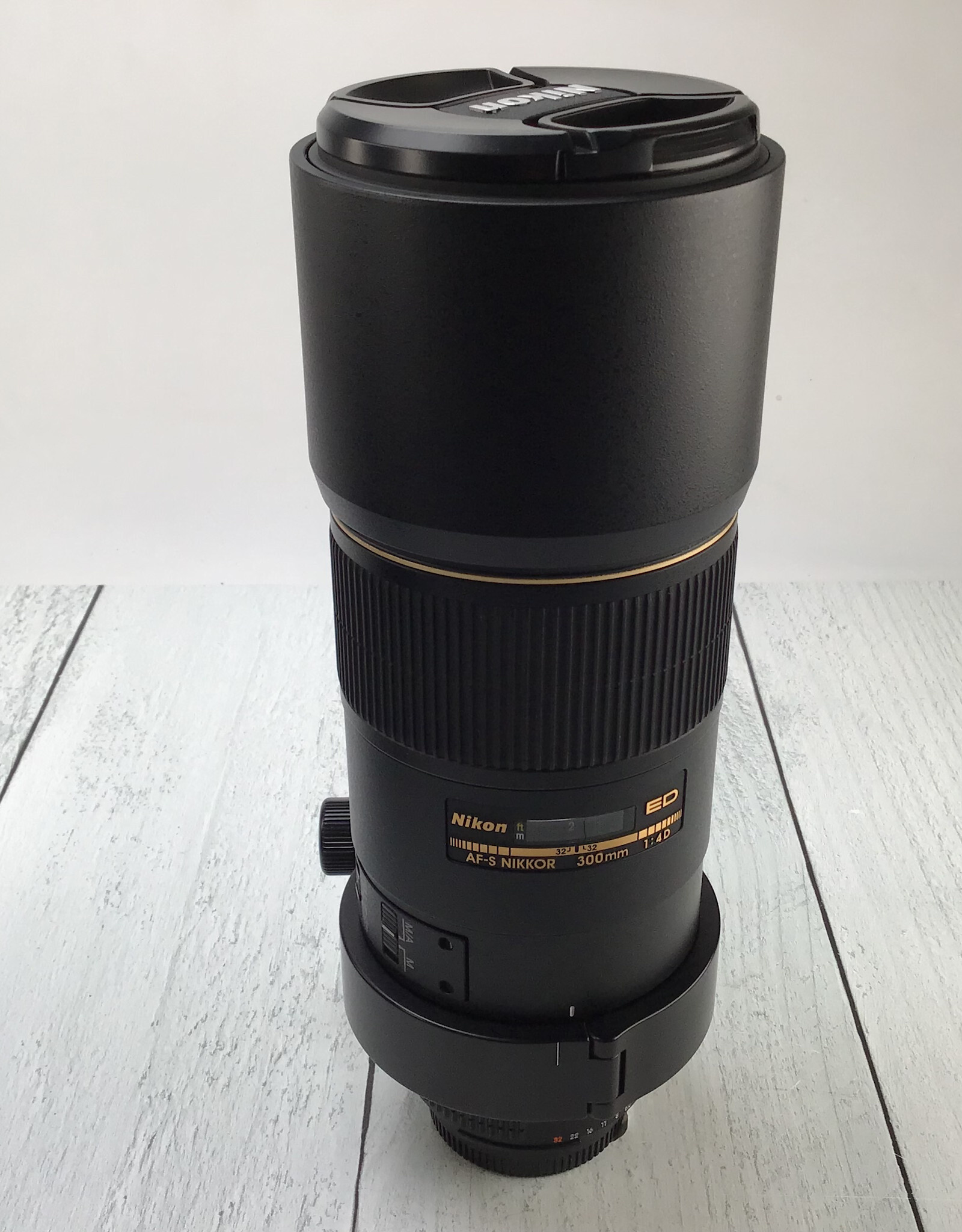NIKON Nikon ED AF-S Nikkor 300mm f4 D Lens AF Squeaks Used BGN
