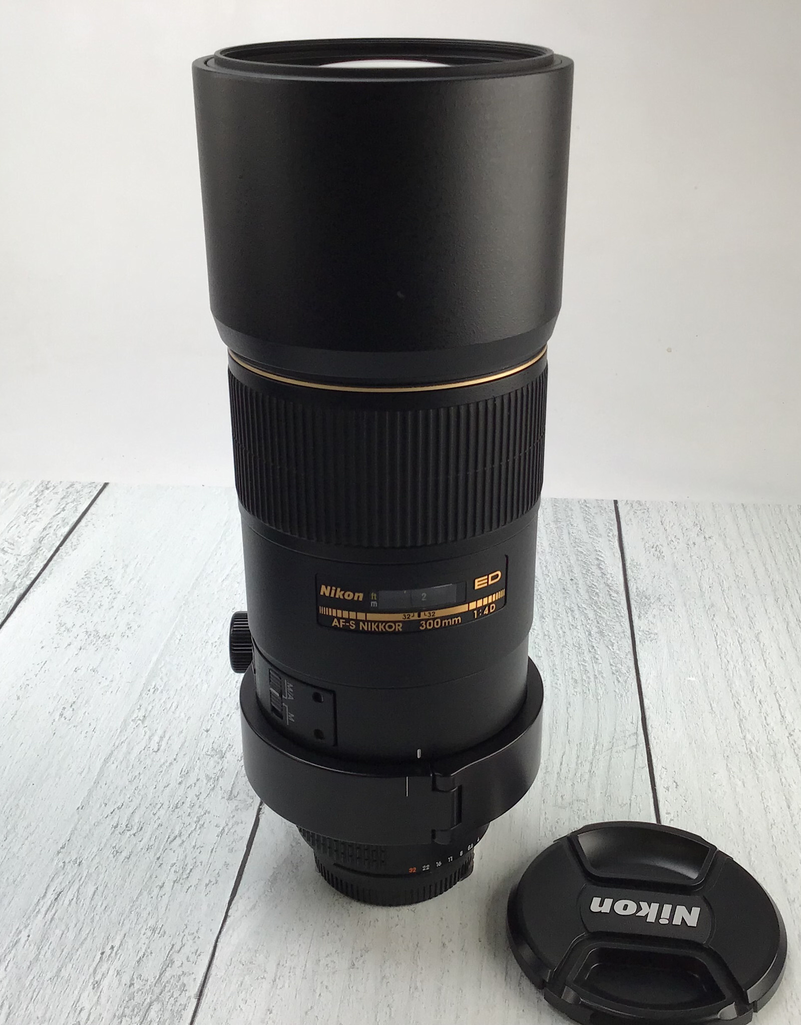 NIKON Nikon ED AF-S Nikkor 300mm f4 D Lens AF Squeaks Used BGN