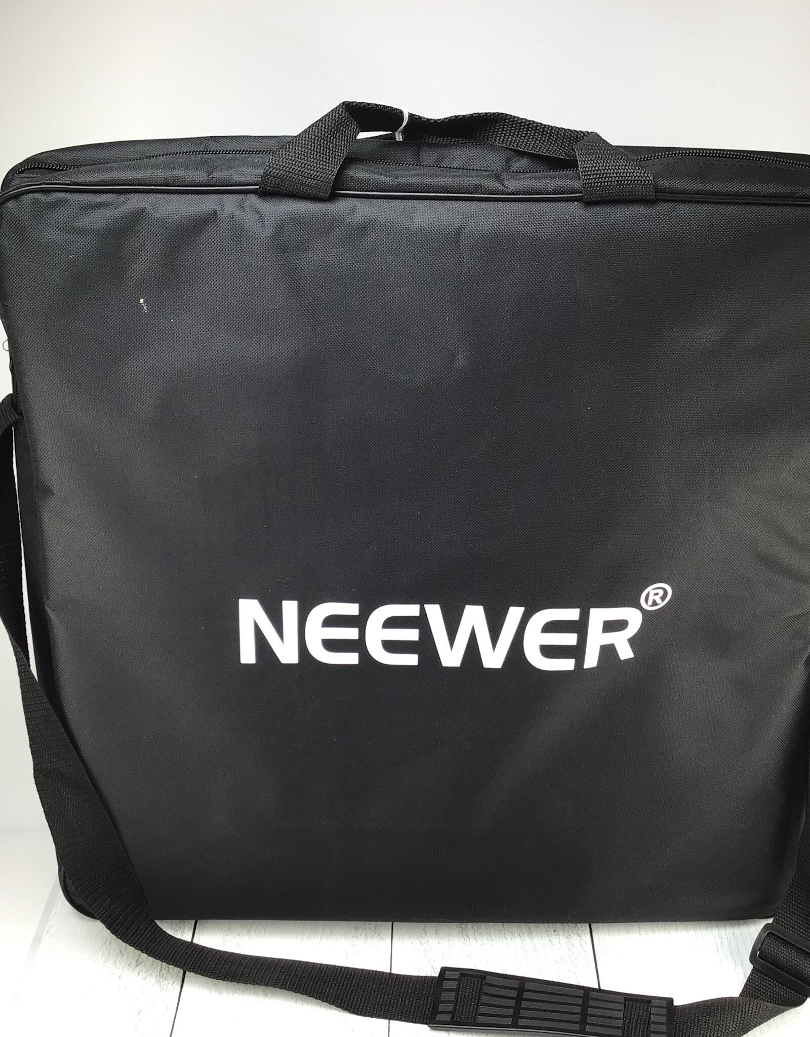 Neewer Neewer Ring Light in Case Used Good