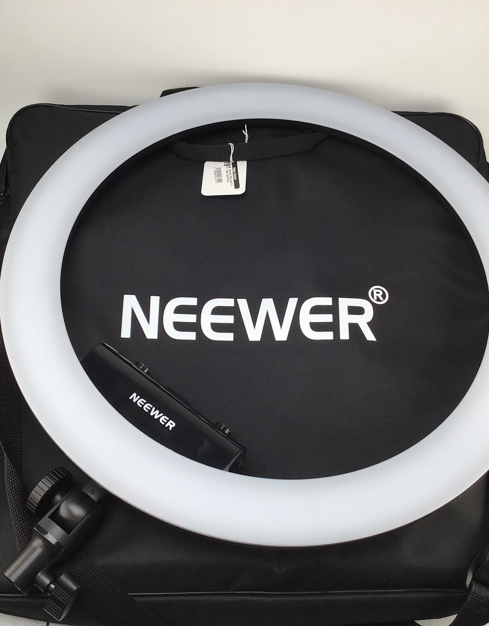 Neewer Neewer Ring Light in Case Used Good
