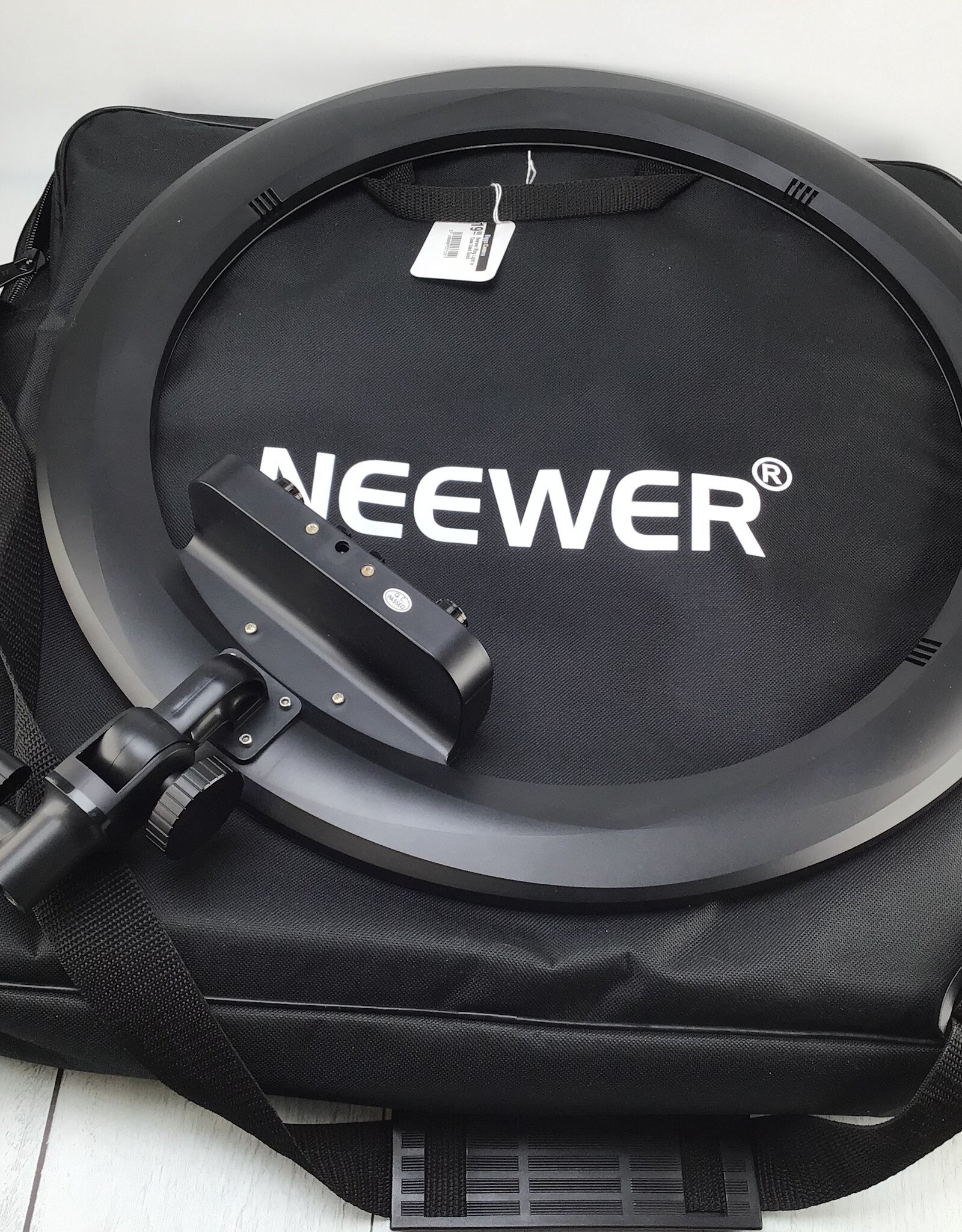 Neewer Neewer Ring Light in Case Used Good