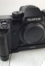 Fujifilm Fujifilm X-H1 Camera Body w/ RRS Plate  Used top screen glitches  "AS IS"