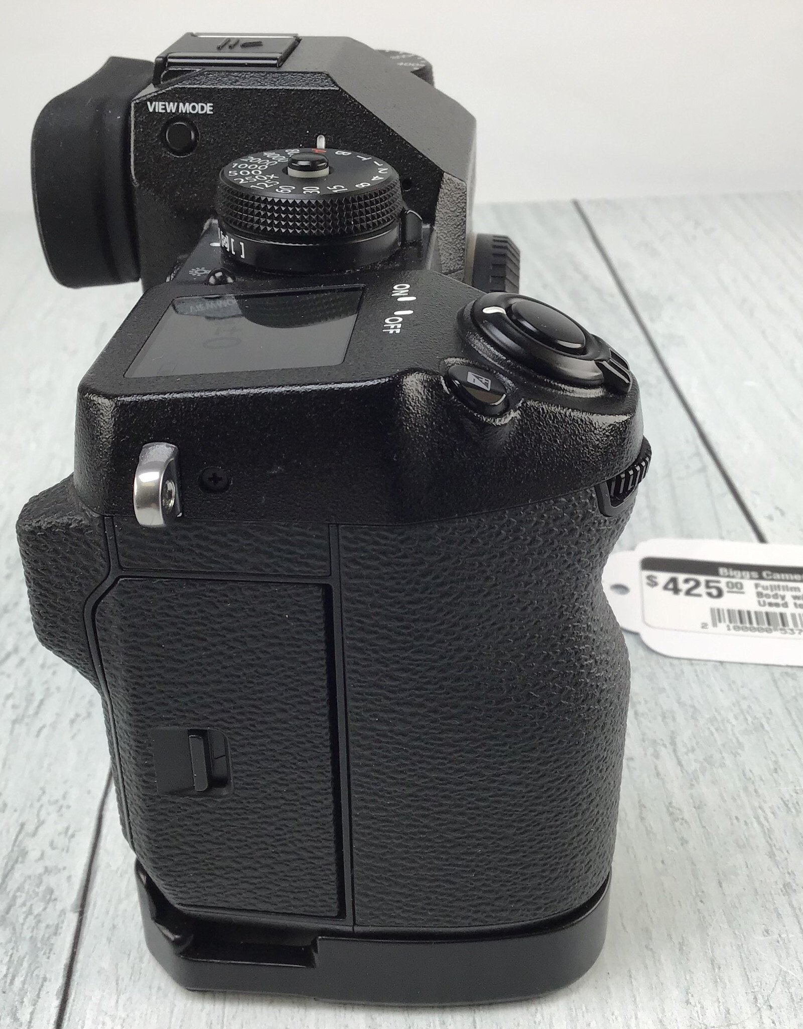 Fujifilm Fujifilm X-H1 Camera Body w/ RRS Plate  Used top screen glitches  "AS IS"