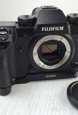Fujifilm Fujifilm X-H1 Camera Body w/ RRS Plate  Used top screen glitches  "AS IS"