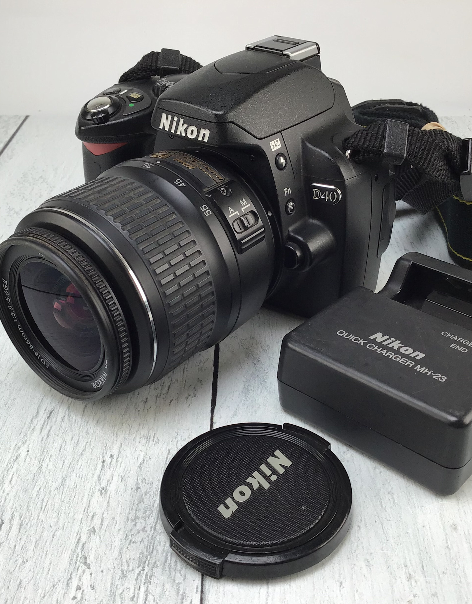 NIKON Nikon D40 Camera w/ 18-55mm Used Fair