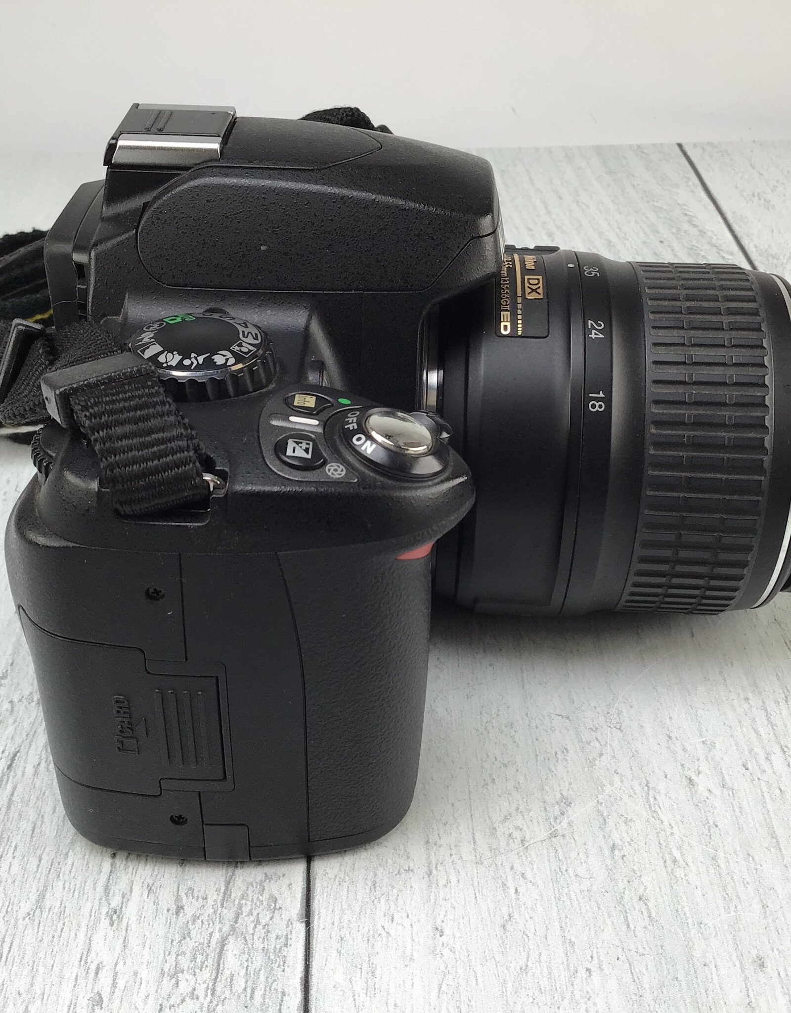 NIKON Nikon D40 Camera w/ 18-55mm Used Fair