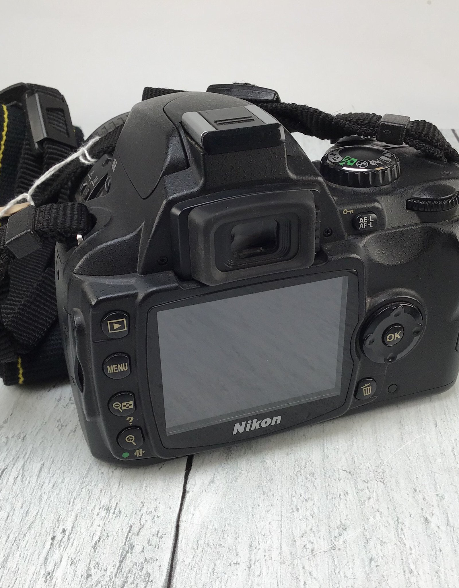 NIKON Nikon D40 Camera w/ 18-55mm Used Fair