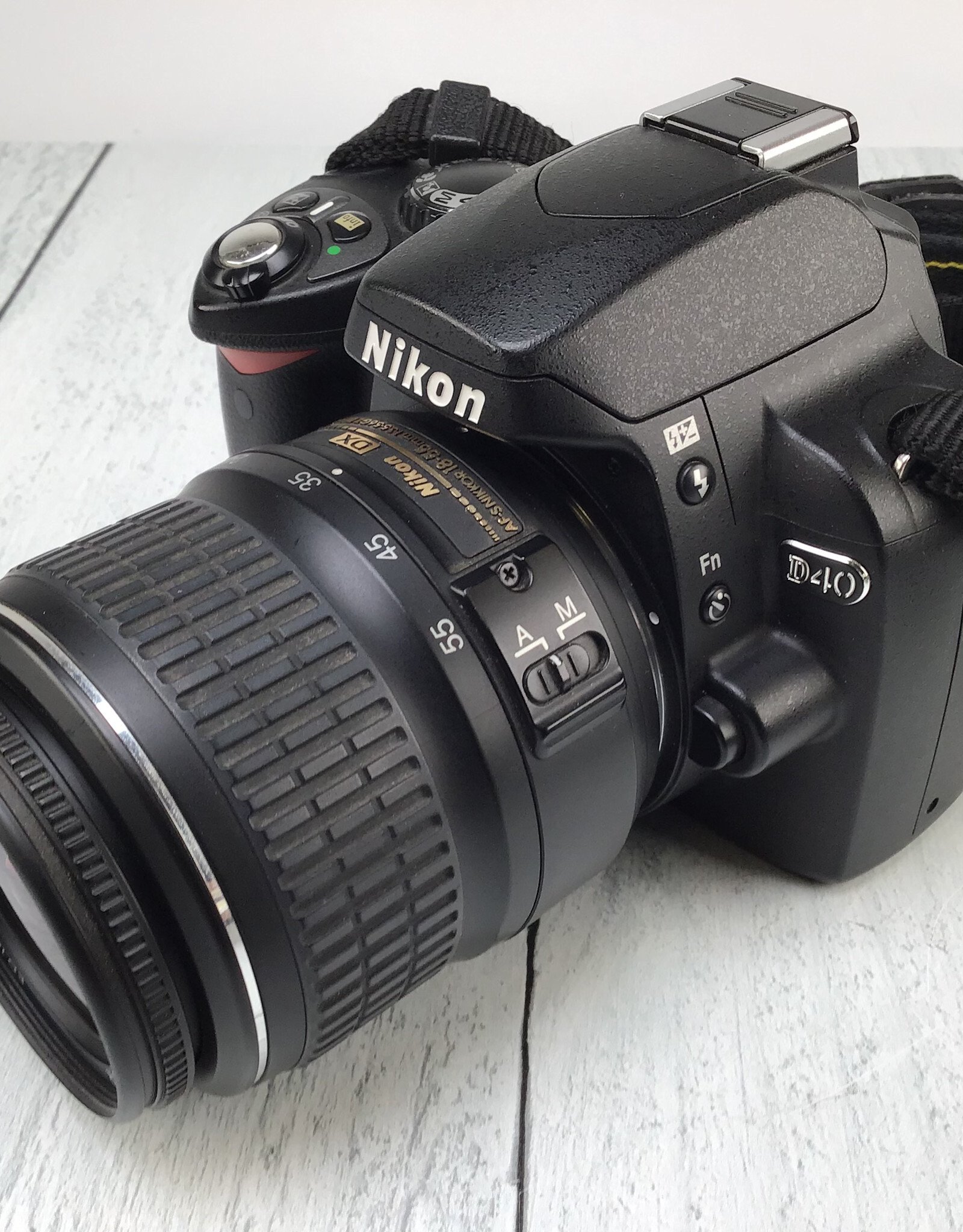 NIKON Nikon D40 Camera w/ 18-55mm Used Fair