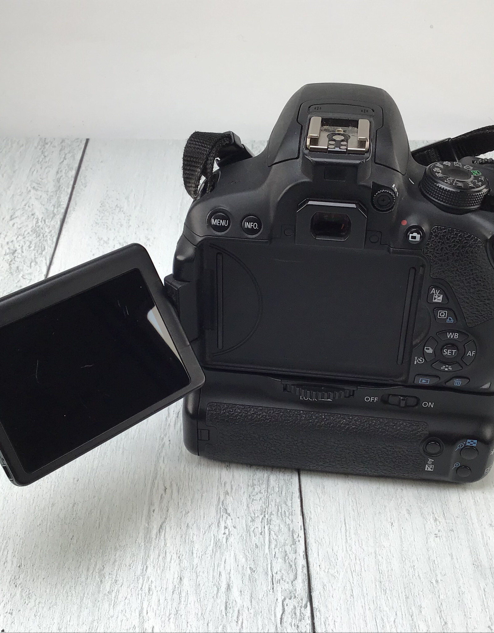 CANON Canon Rebel T5i Camera w/ BG-E8 Grip Used Fair