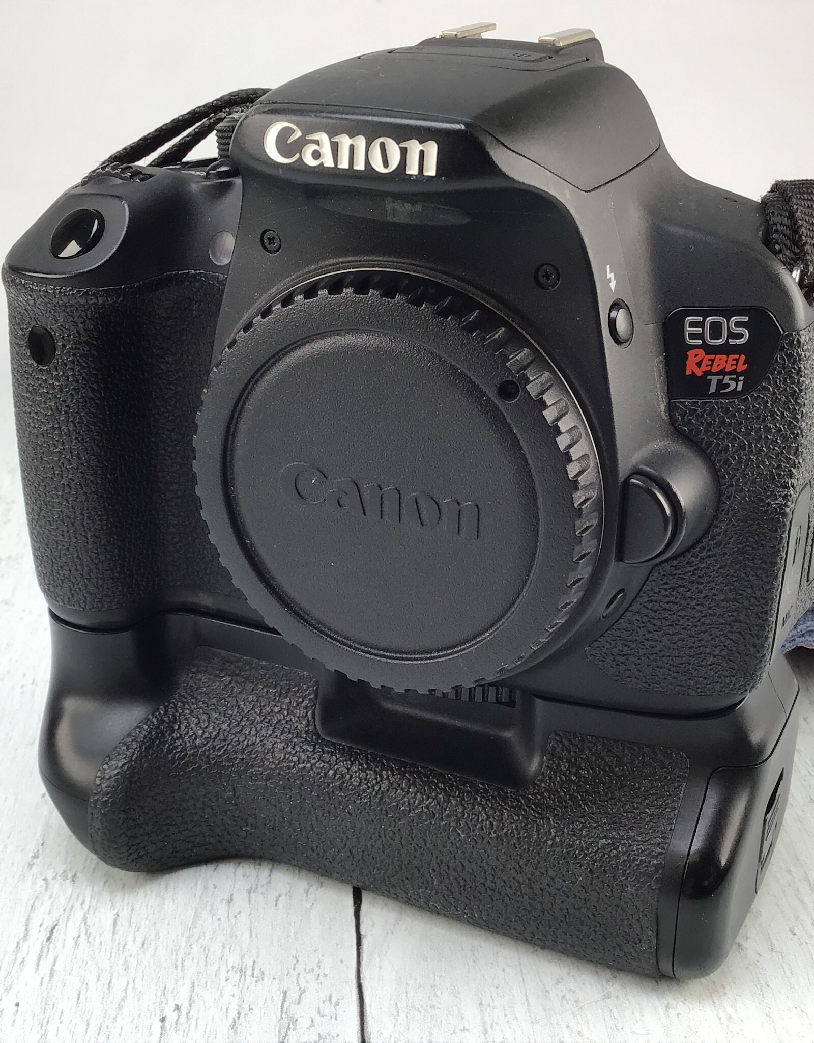 CANON Canon Rebel T5i Camera w/ BG-E8 Grip Used Fair