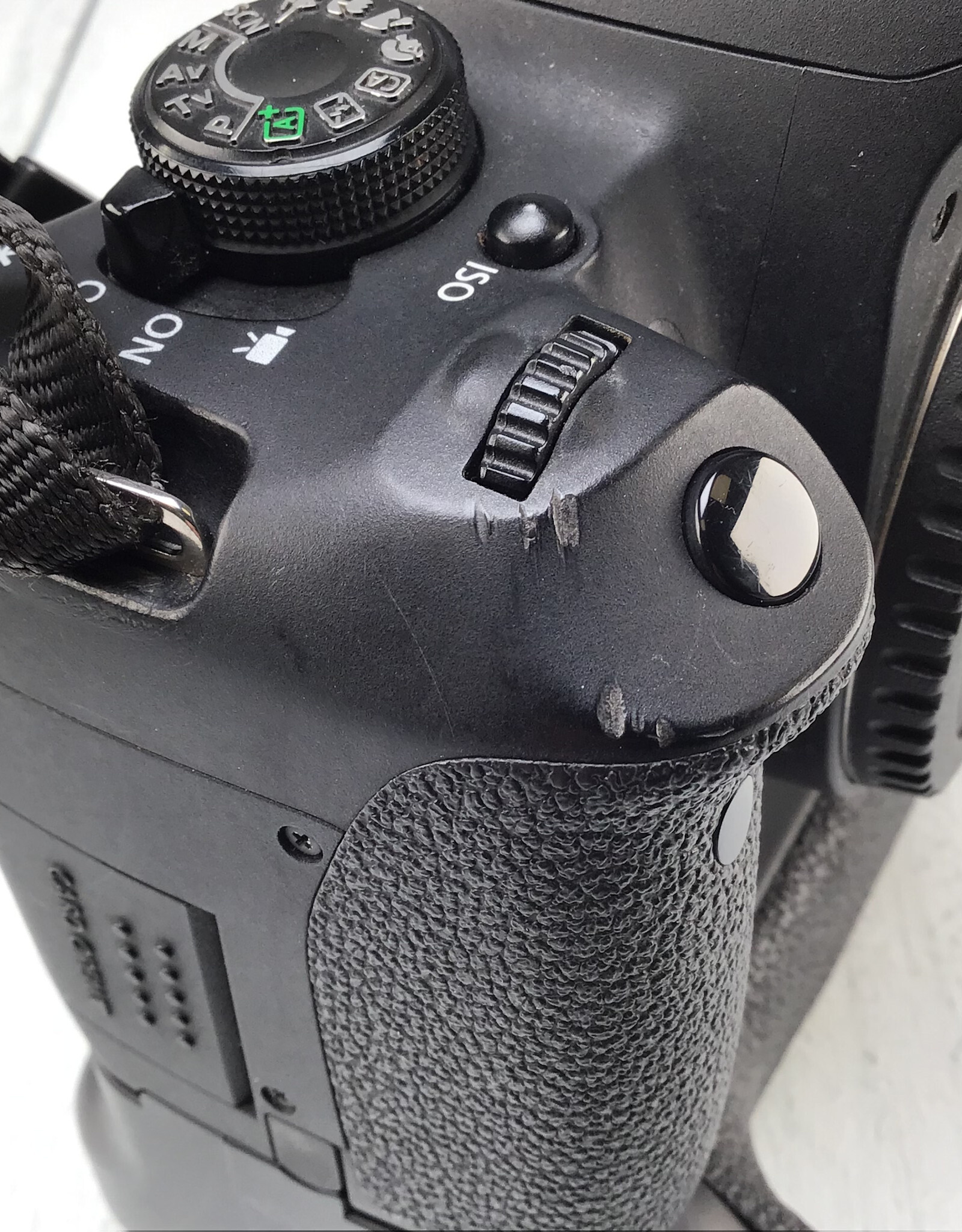 CANON Canon Rebel T5i Camera w/ BG-E8 Grip Used Fair