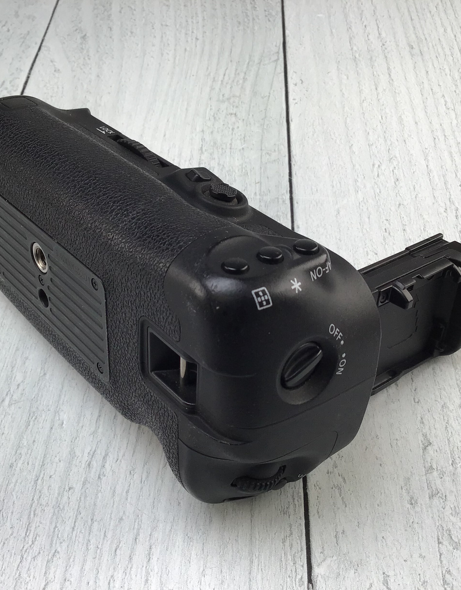 CANON Canon BG-E20 Grip for Canon 5D Mark IV Used Good