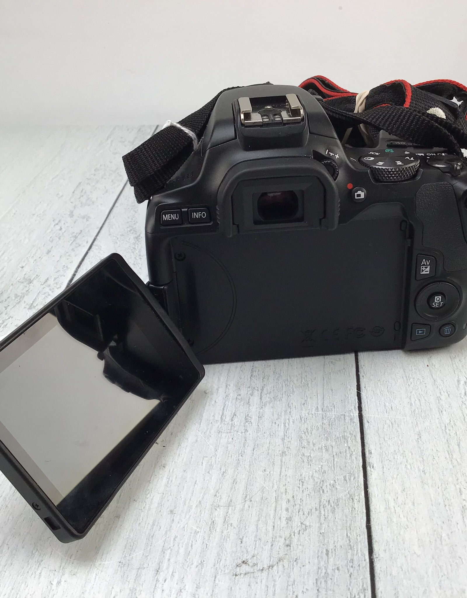 CANON Canon EOS 250D Camera w/ 18-55mm Used Good